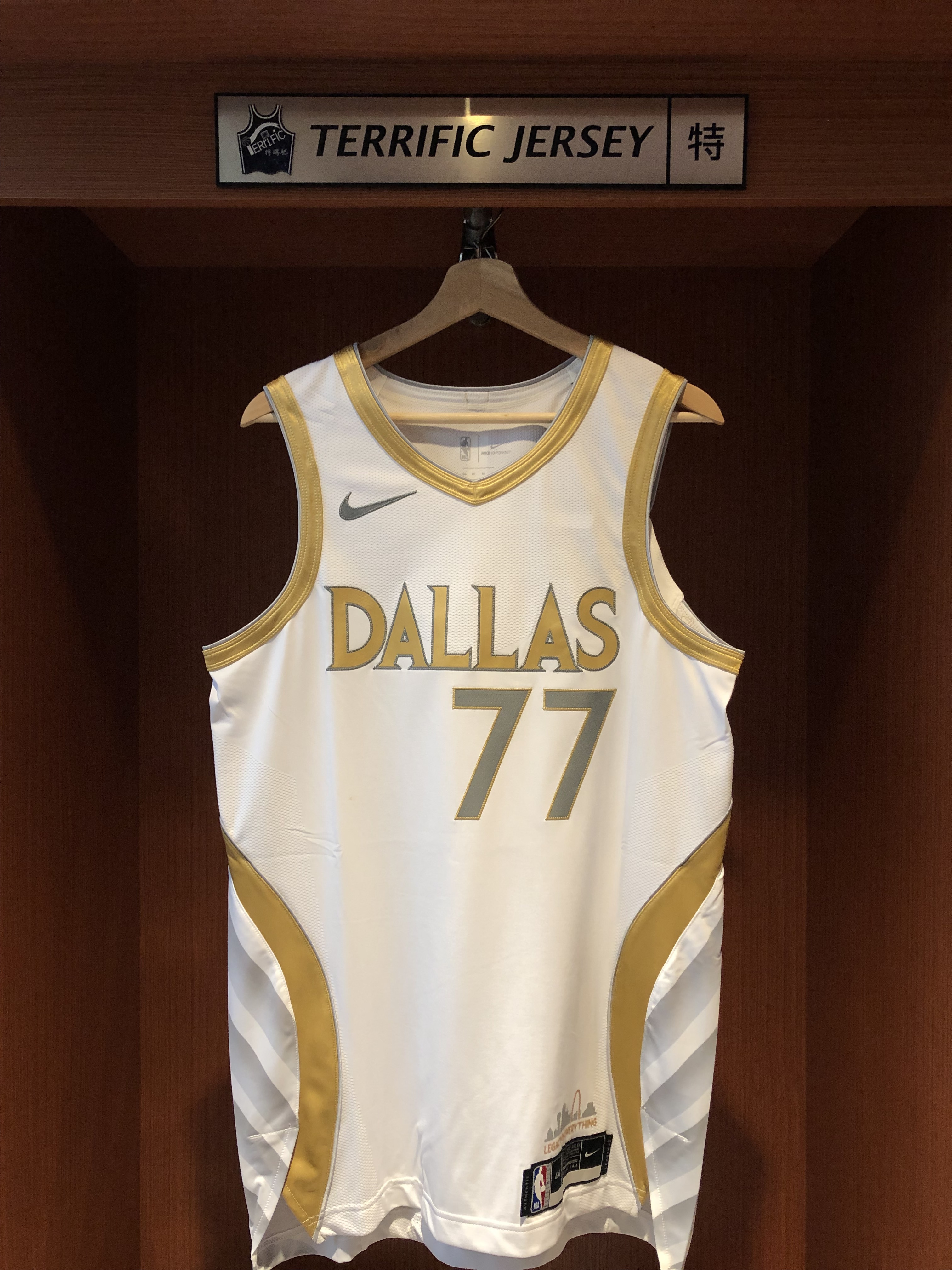 NBA球衣 Luka Doncic 達拉斯小牛城市 白金 City Nike Authentic 球員版 電繡 全新