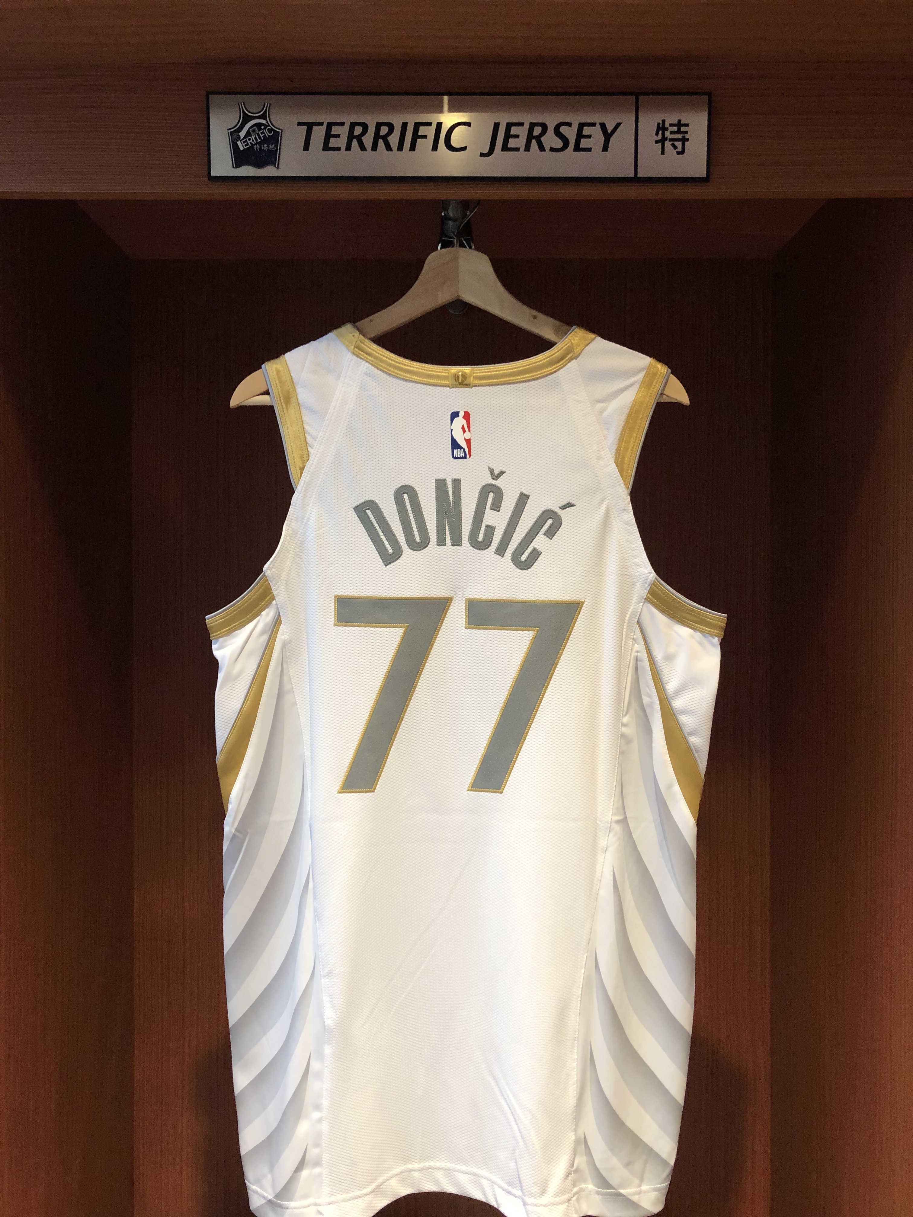 NBA球衣 Luka Doncic 達拉斯小牛城市 白金 City Nike Authentic 球員版 電繡 全新