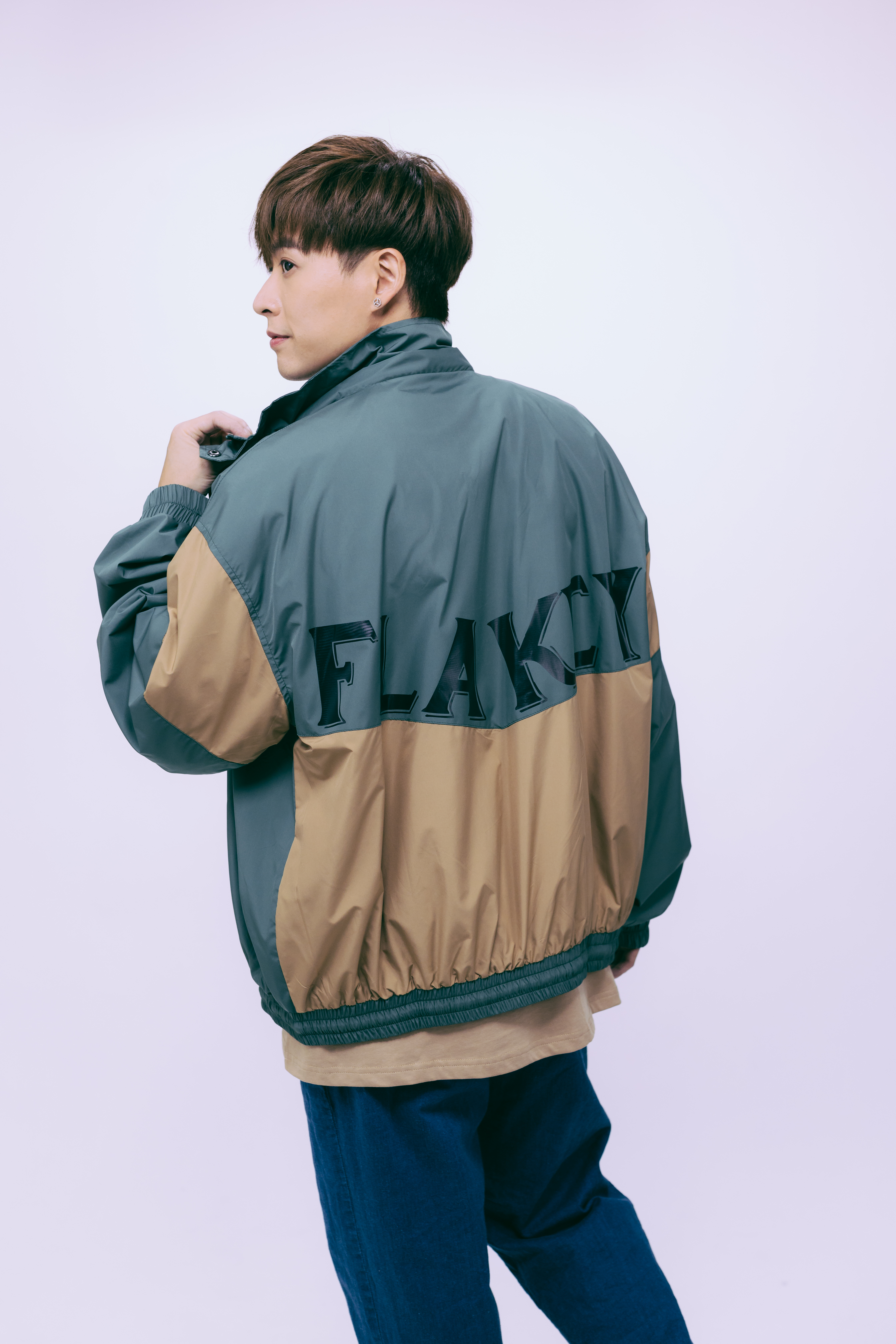 山系軍綠拼色尼龍外套 (中性)