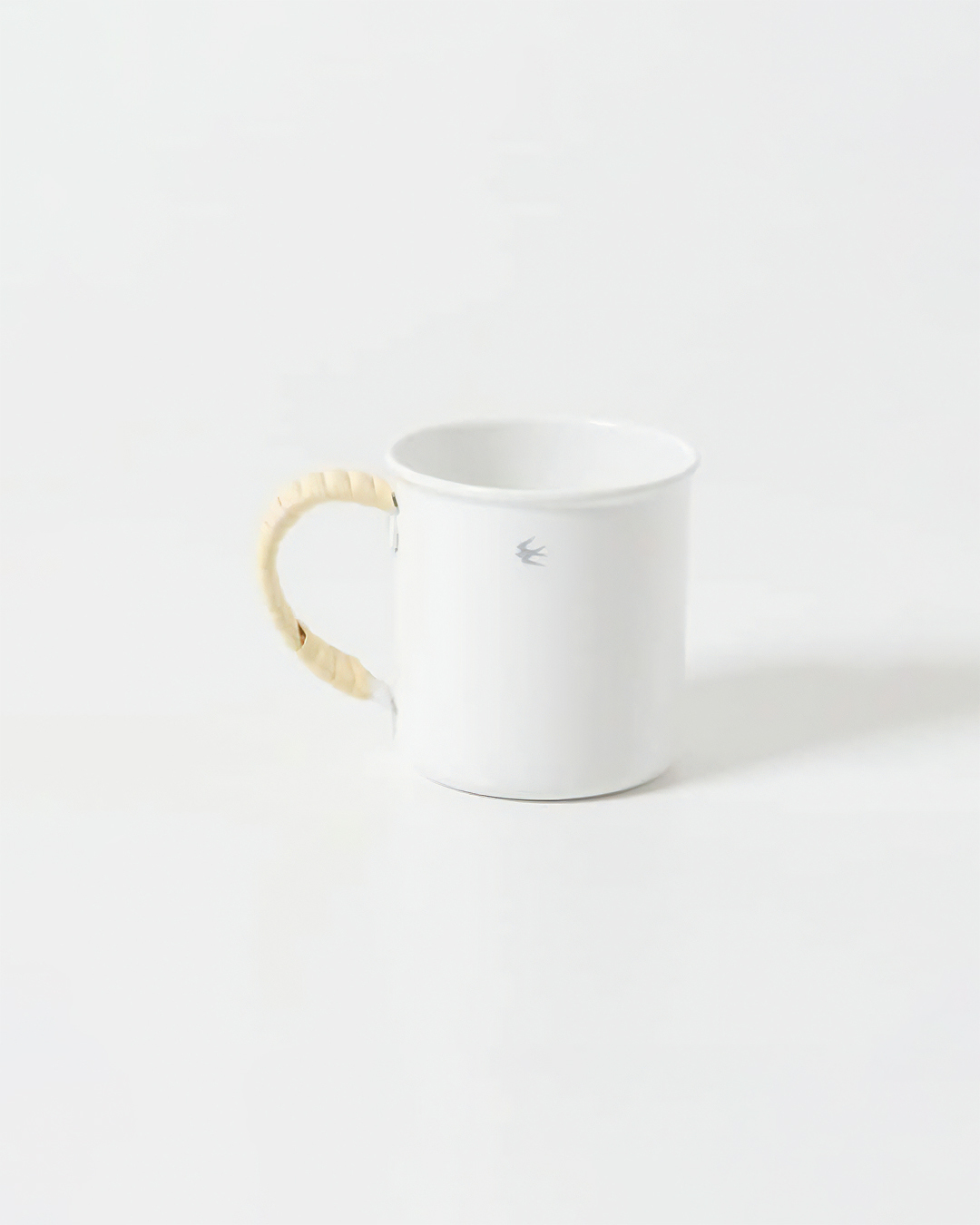 Enamel Rattan Mug M White | GSP TSUBAME