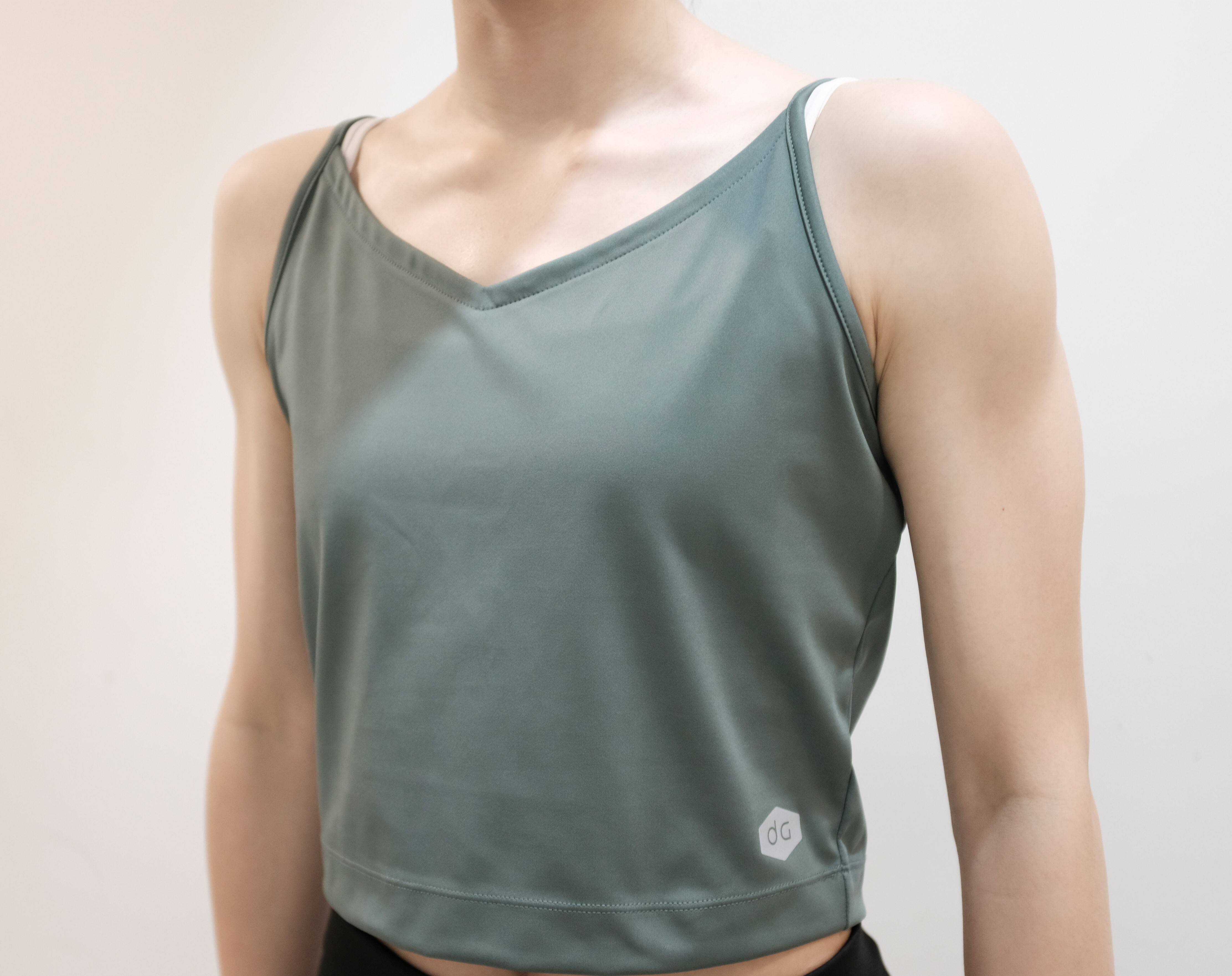 女子訓練V領吊帶背心(抹茶綠色)