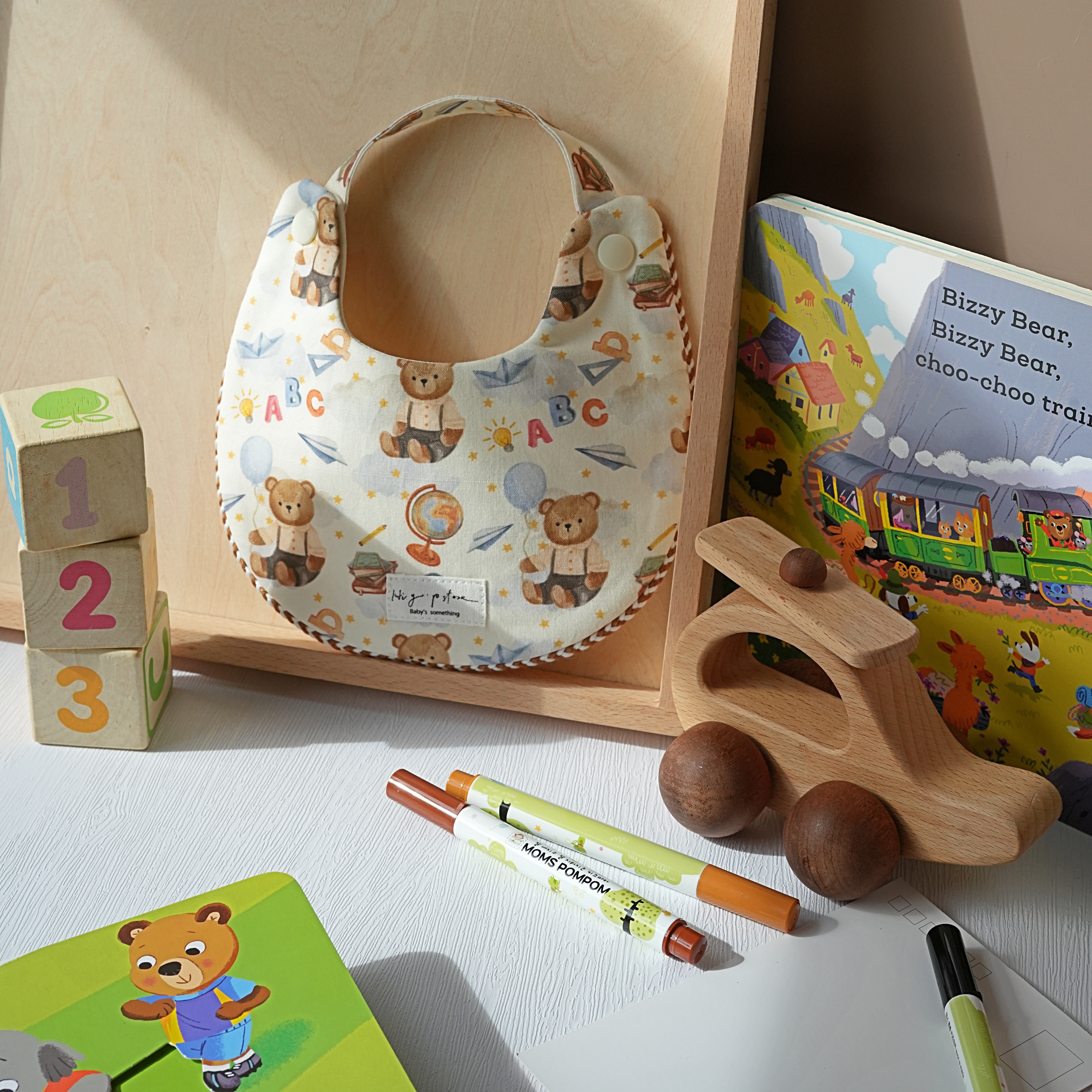 Hi Y.P store-手作圍兜-學院熊熊