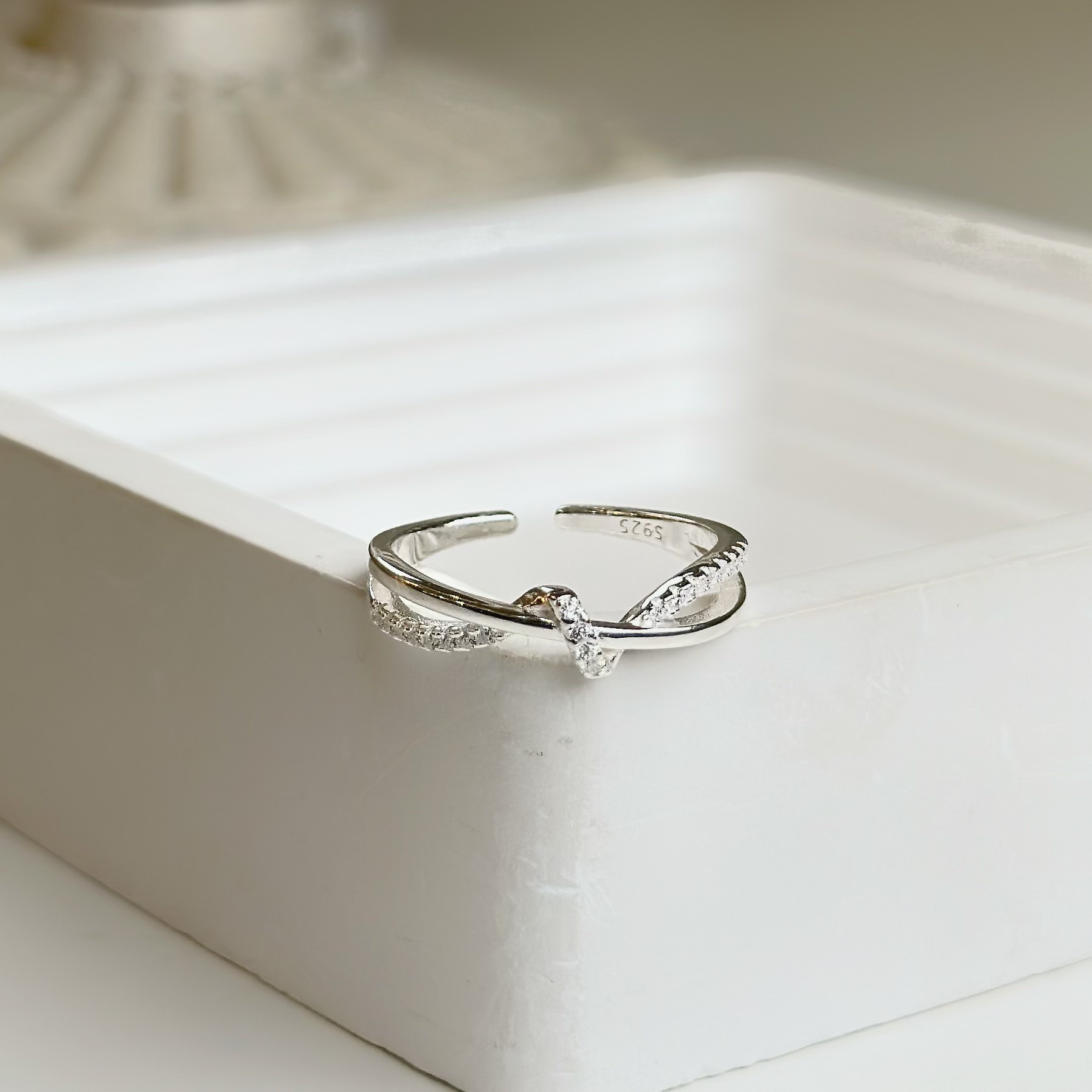 扭結排鑽純銀調整戒