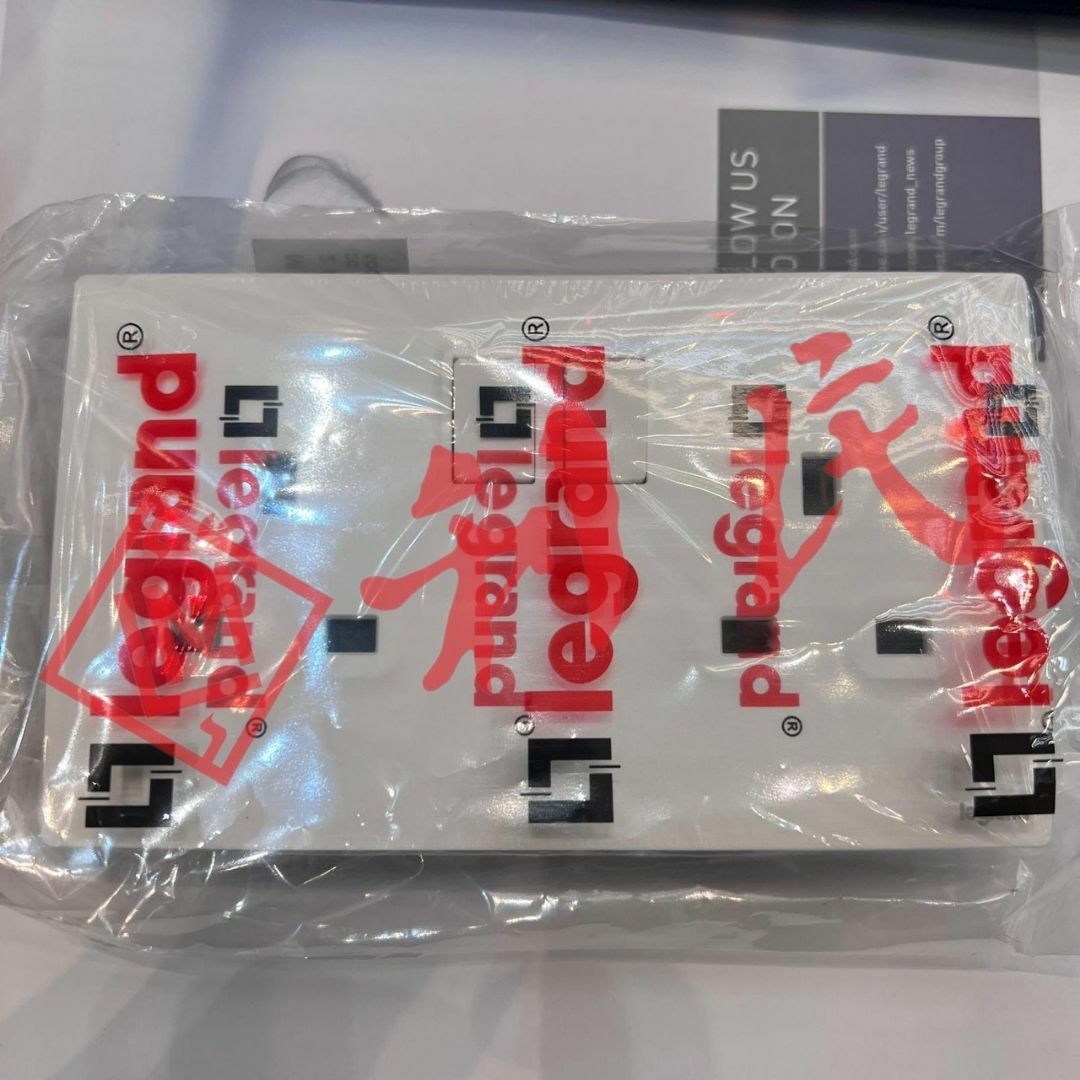 Legrand 羅格朗 MALLIA SENSES  13A孖位插座有開關 (陶瓷白/香檳金/深沙銀/子夜黑/深古銅)