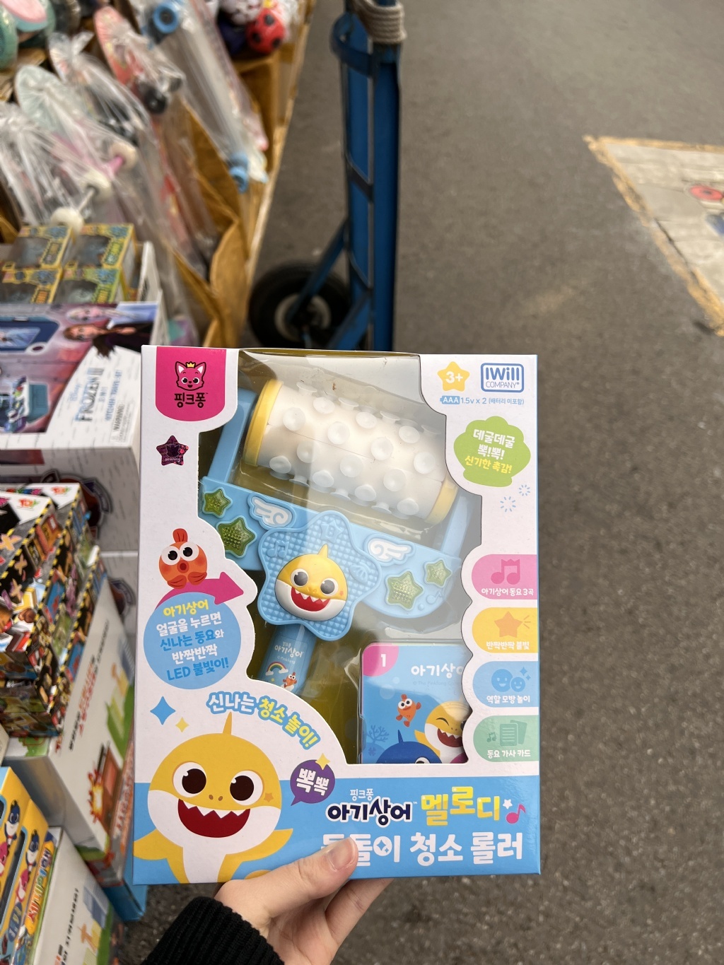 韓國玩具_鯊魚寶寶/碰碰狐音樂滾輪刷