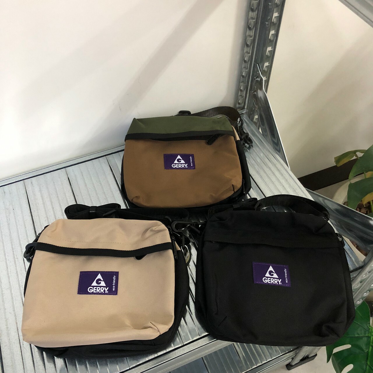 GERRY 機能斜側背收納方包 R1710