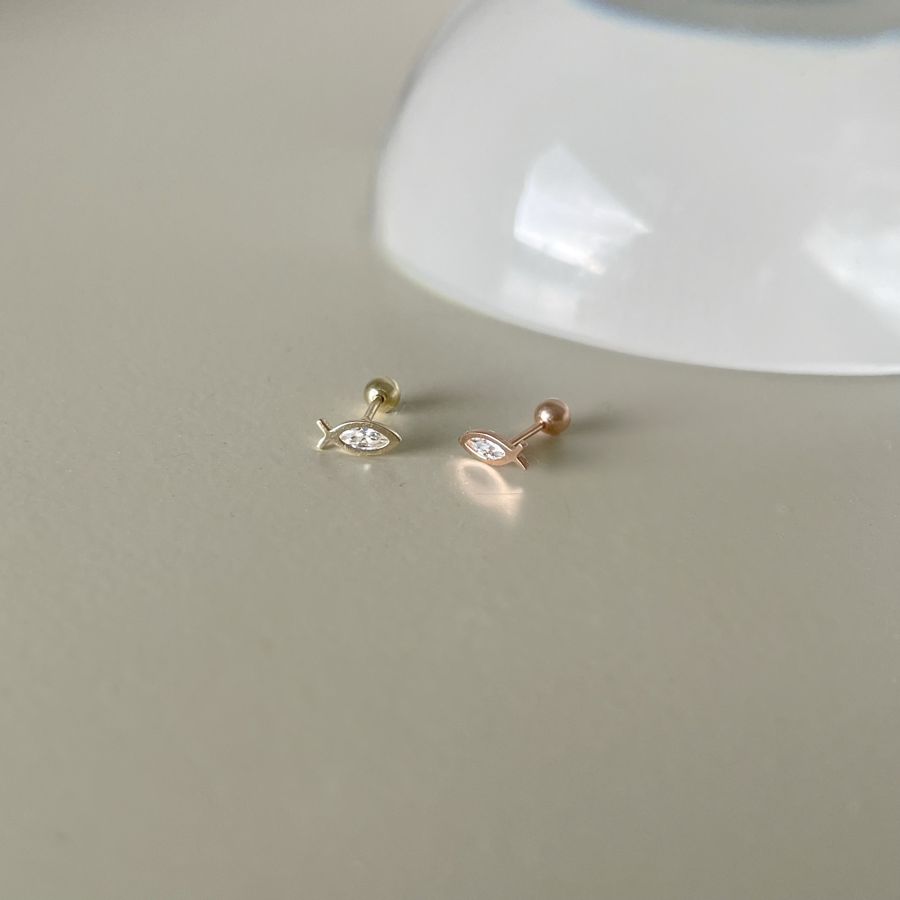 14k小魚眼形鋯石轉珠耳環