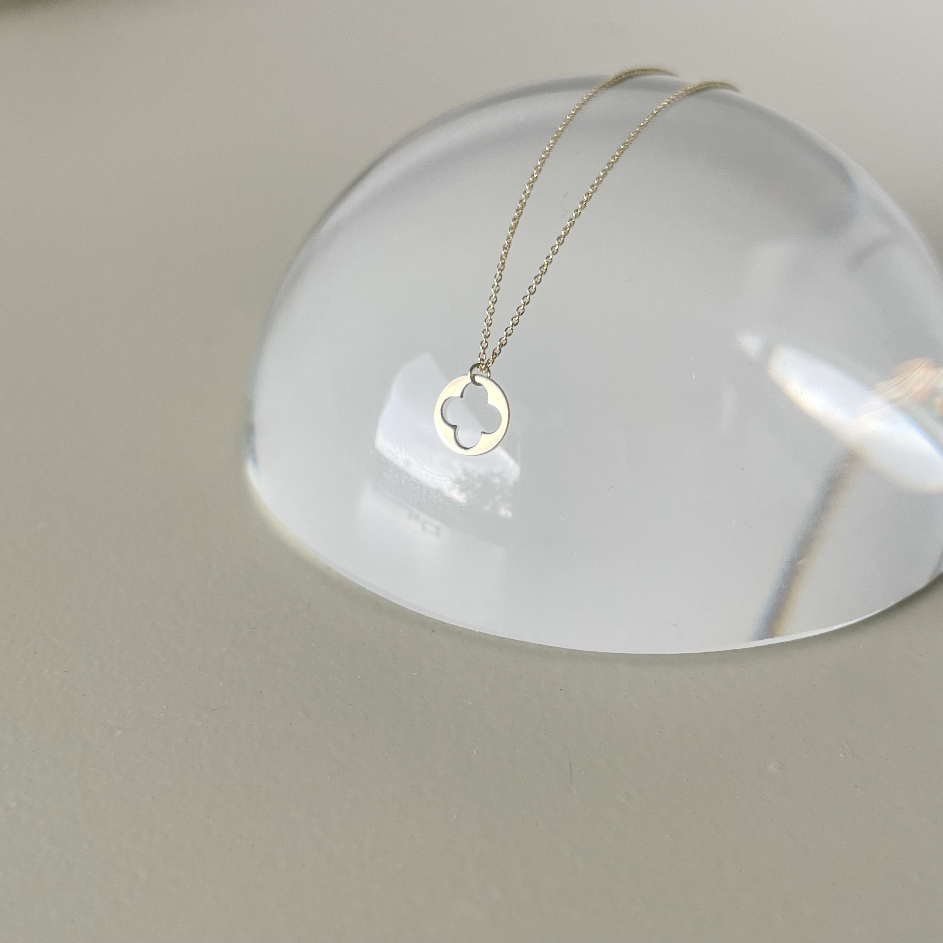 14k簍空四葉草圓片鎖骨鍊