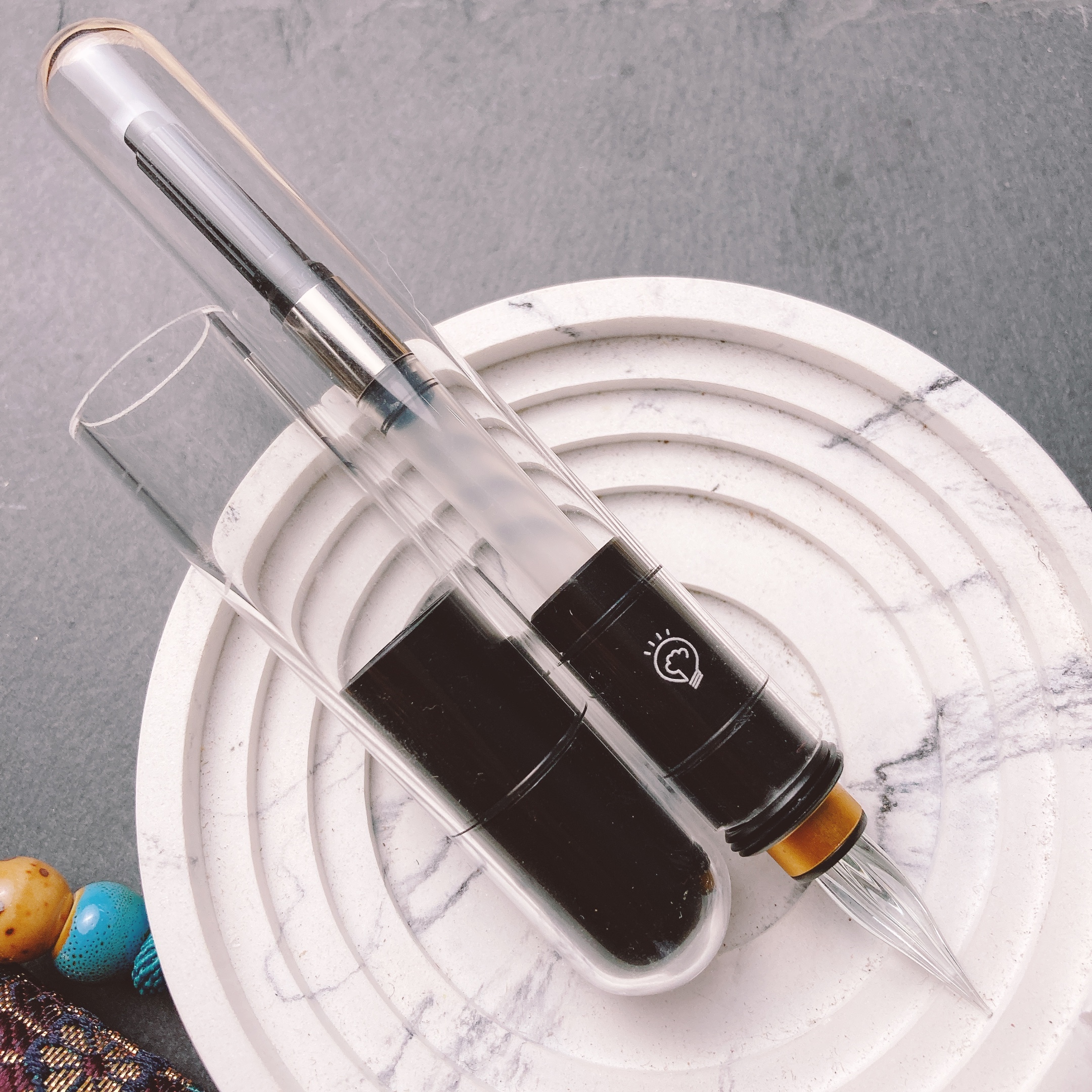 嗨賴 x 森作所｜水晶透明軸 吸墨式 玻璃筆 ⎯ 成熟大人黑