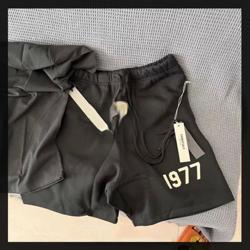 1977短褲 FEAR OF GOD ESSENTIALS 22S 1977 棉短褲 iron