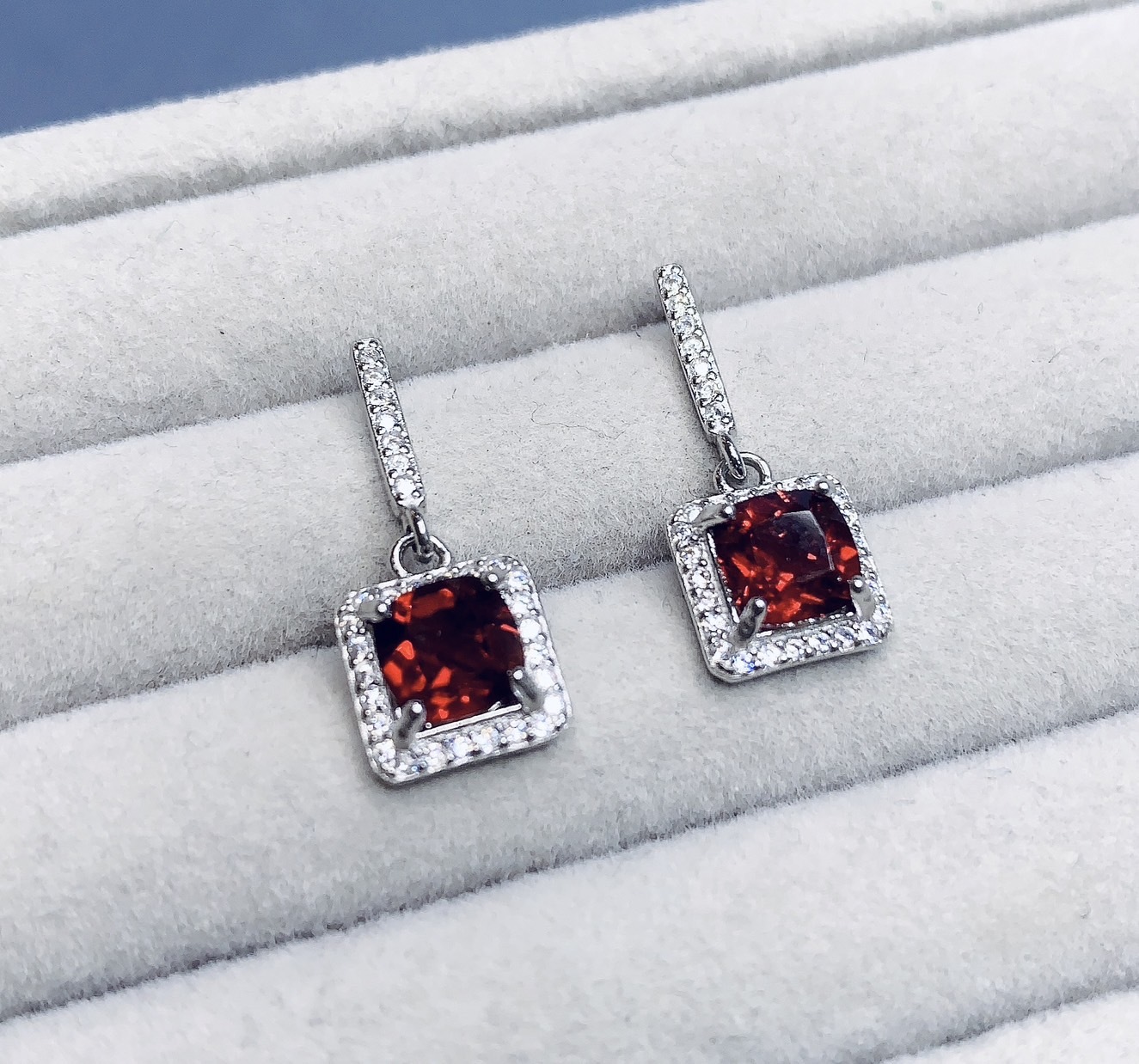 紅石榴石銀鑲耳環 01