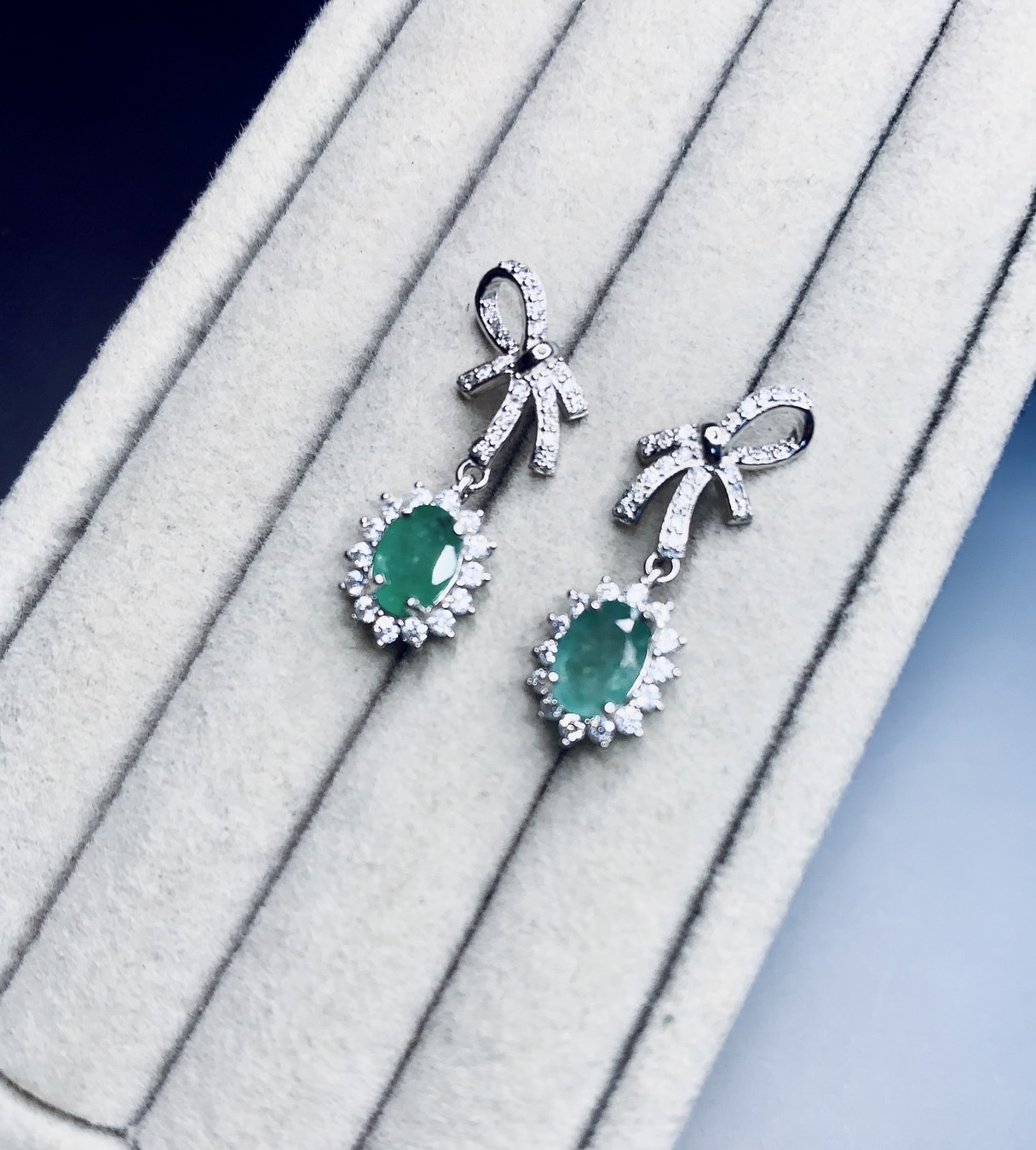 祖母綠銀耳環丨決斷力與沉穩丨五月誕生石