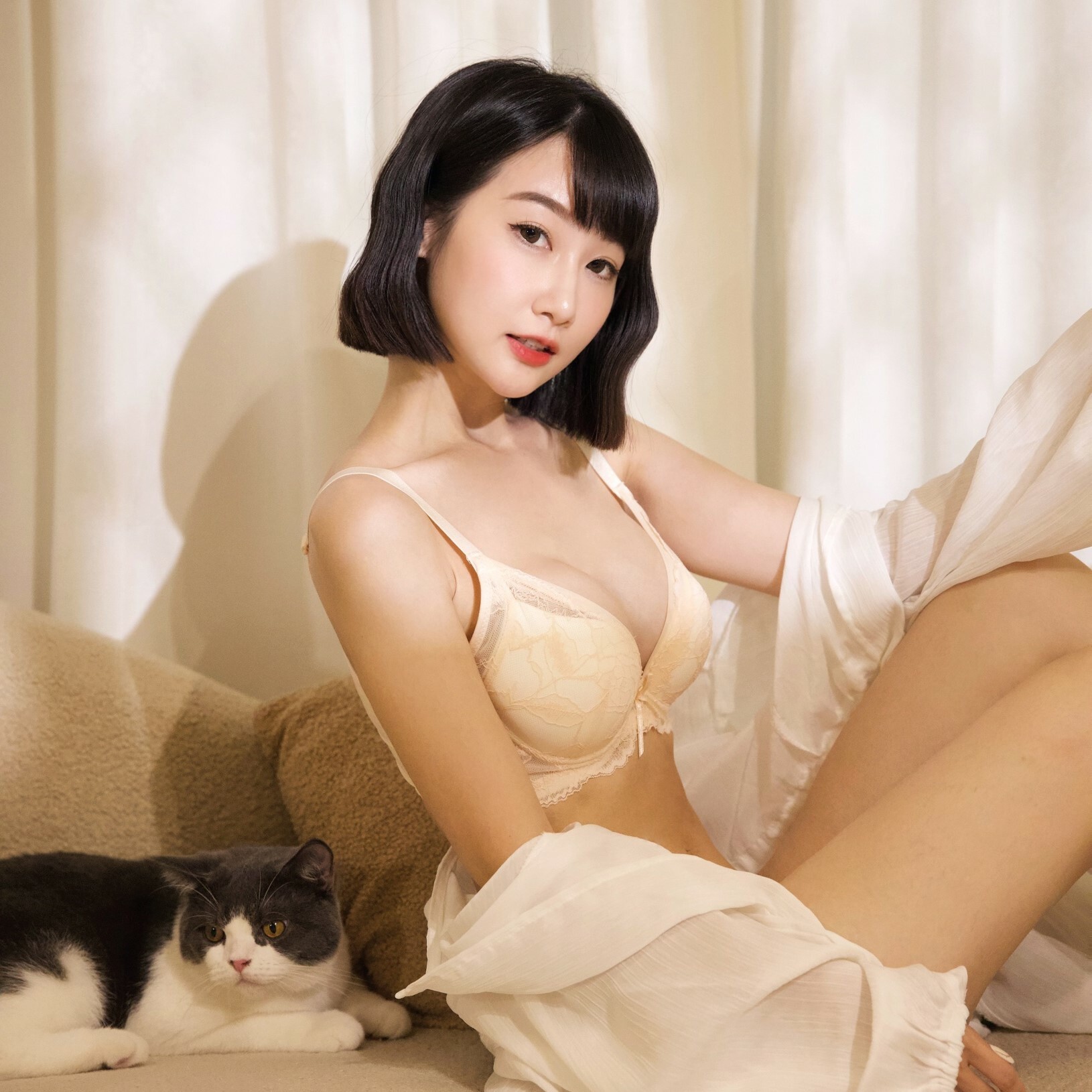 逐夢暮光。純慾飽滿奇蹟。芊寶分享-深邃V聚攏軟鋼圈內衣 A.B.C.D罩