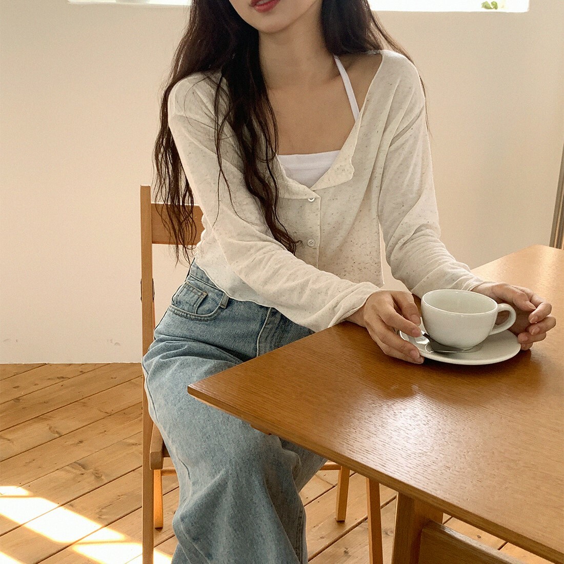 韓國Dejou授權 優雅舒適薄感荷葉領排釦上衣