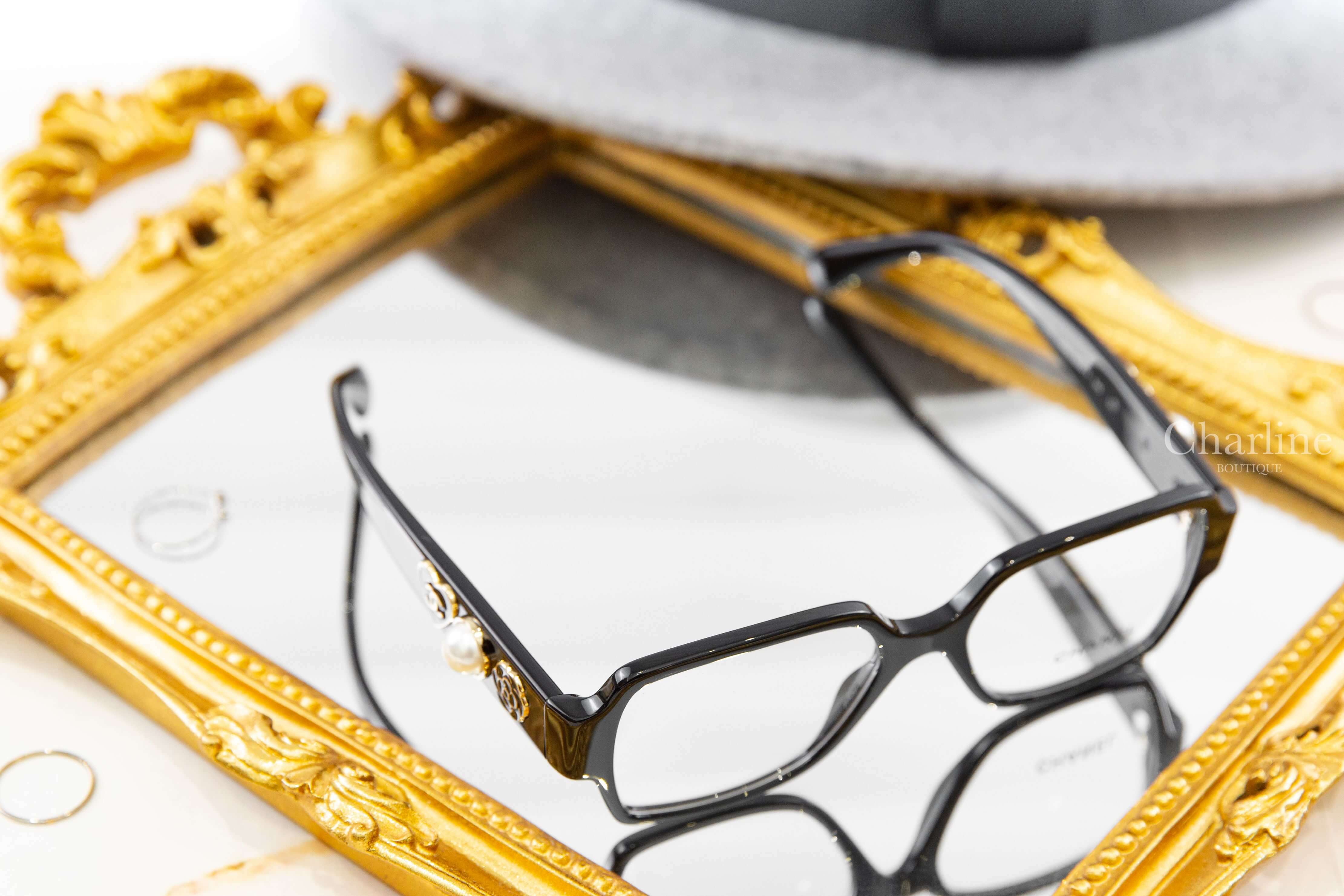 Chanel Square Eyeglasses 黑色方框側邊山茶花白色珍珠愛心CC平光眼鏡-Charline Boutique 精品代購