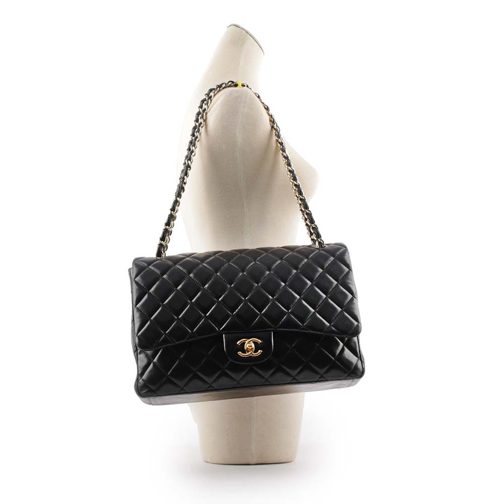 【CHANEL】金釦小羊皮 MAXI JUMBO COCO 口蓋包(黑色) A47600 Y01295 94305