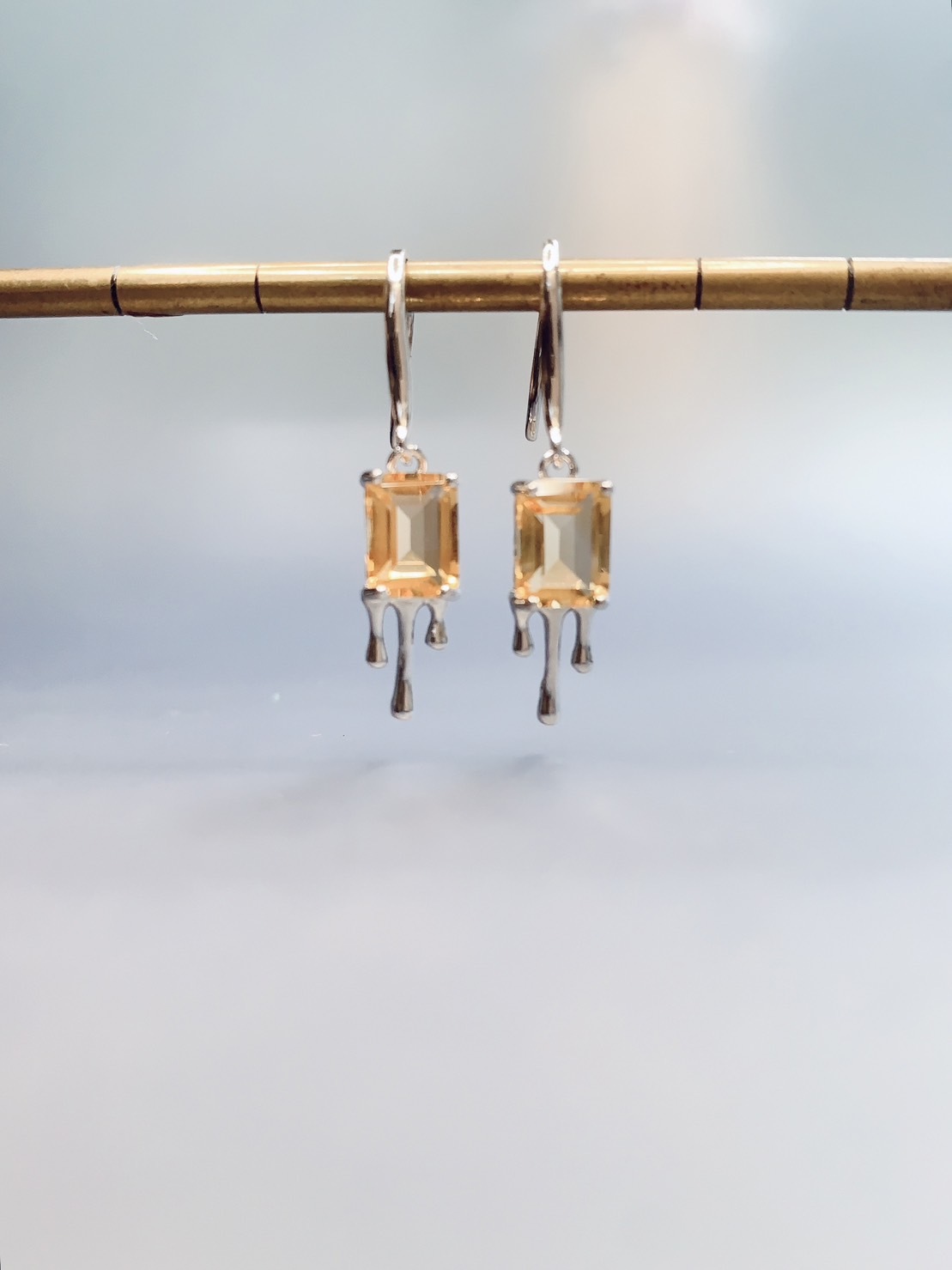 金黃流動丨巴西黃水晶耳環丨十一月