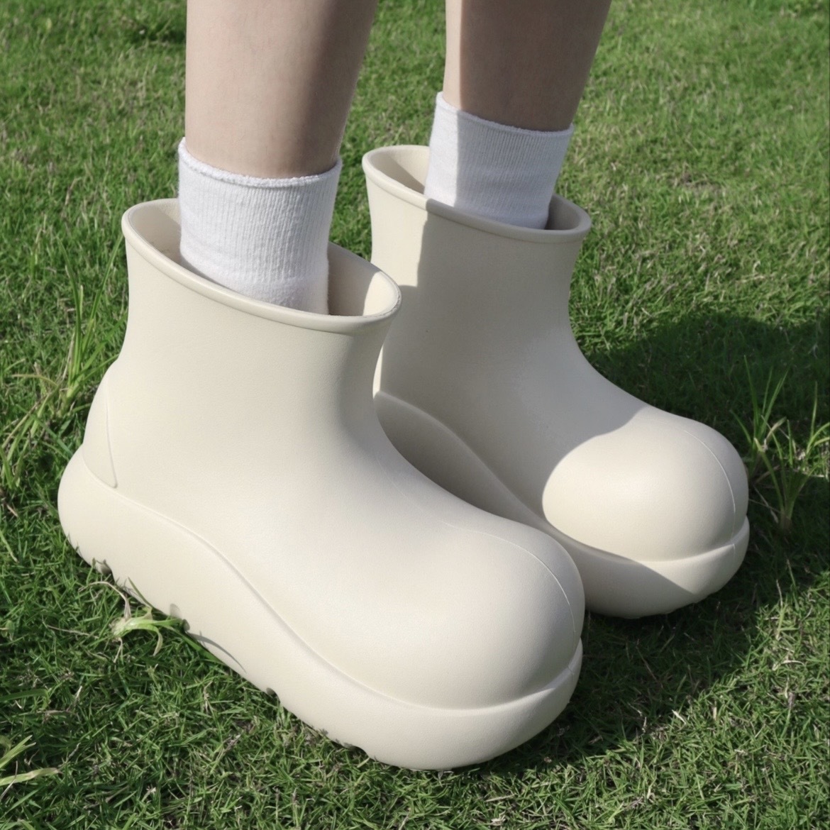 Beys 雨靴 小丑靴 短靴 醜萌醜萌 骨白/純黑