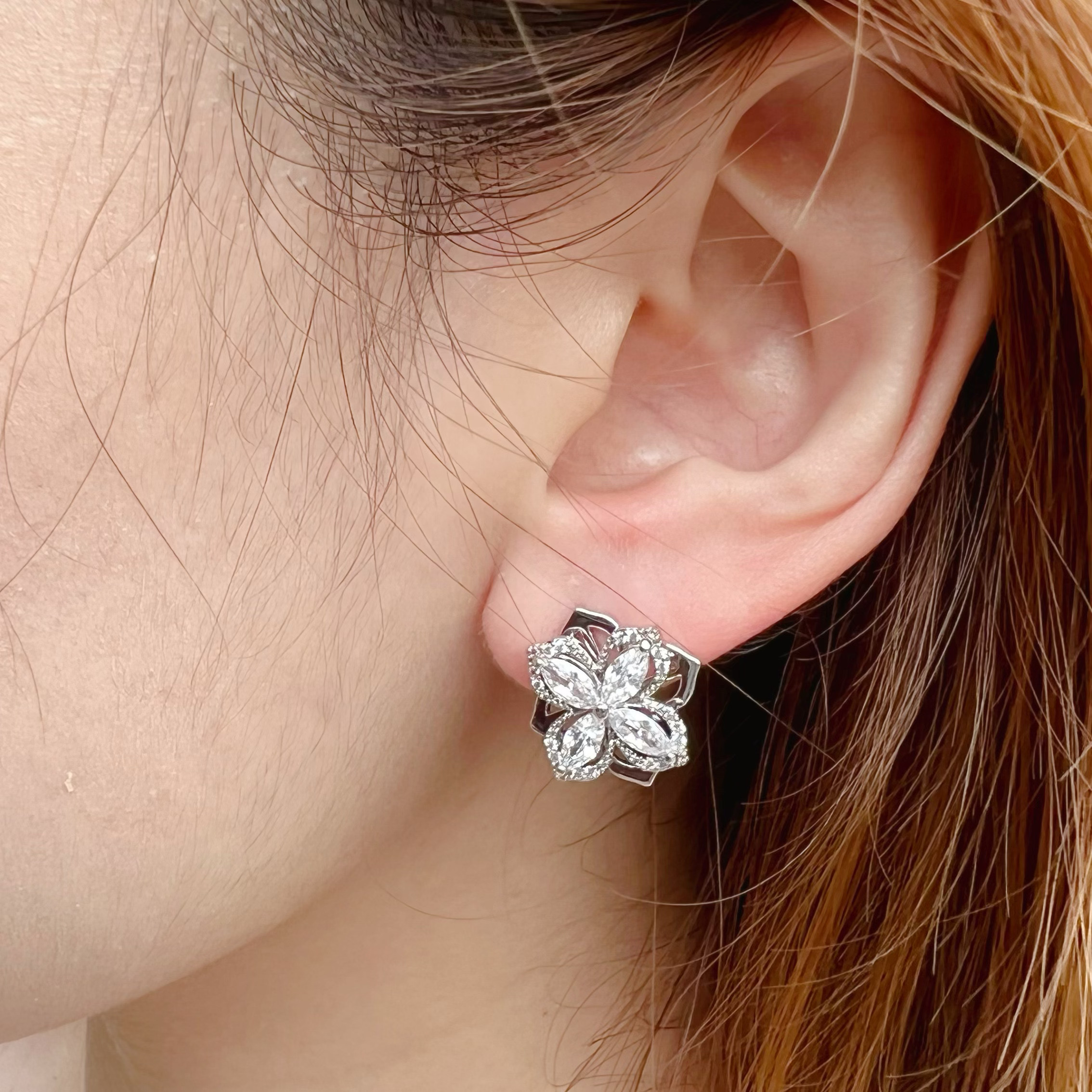 PY FASHION ACCESSORY : FLOWER SLIVER MOVING EAR RING