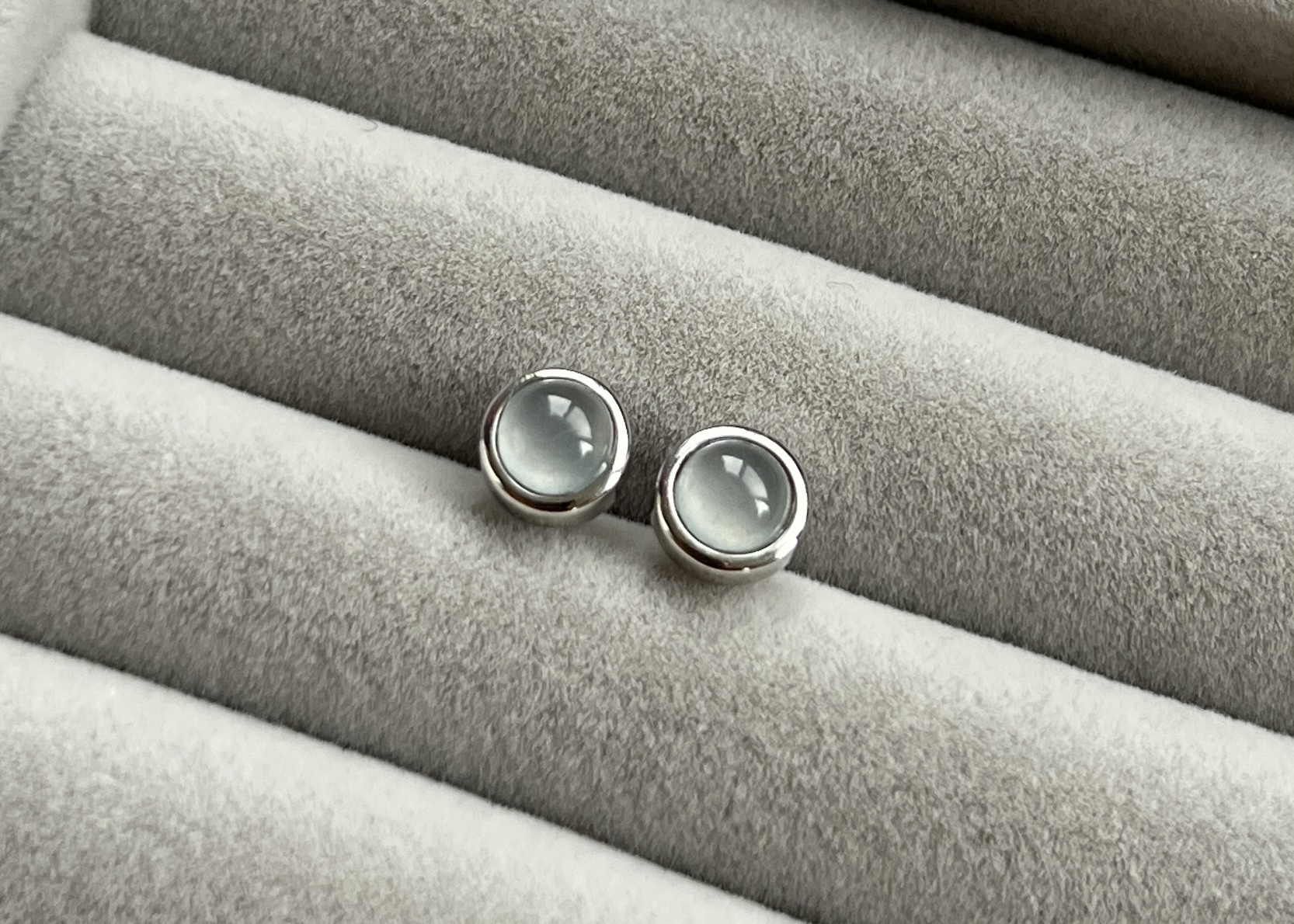 方圓設計系列-冰玻翡翠耳針18K