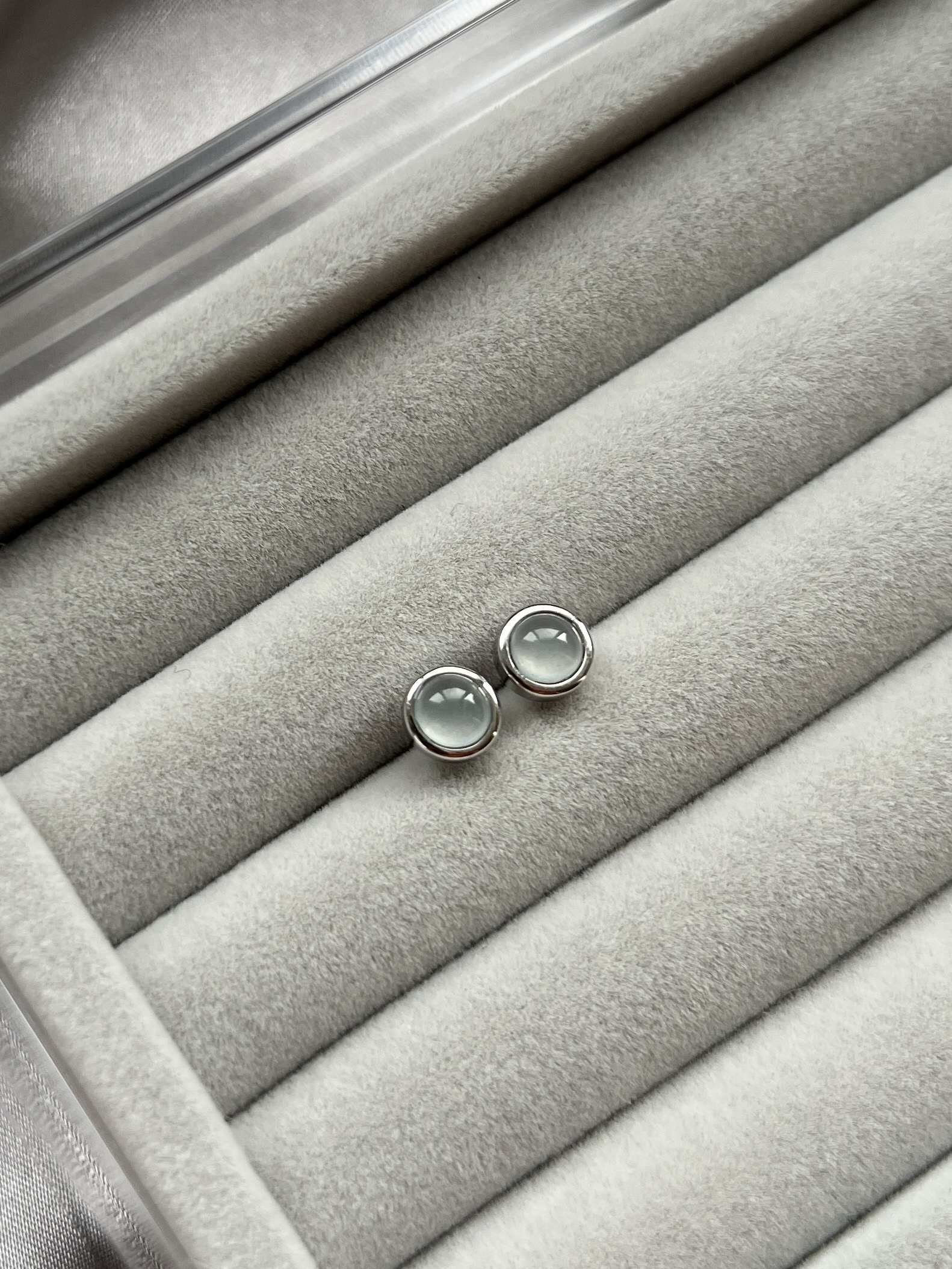 方圓設計系列-冰玻翡翠耳針18K