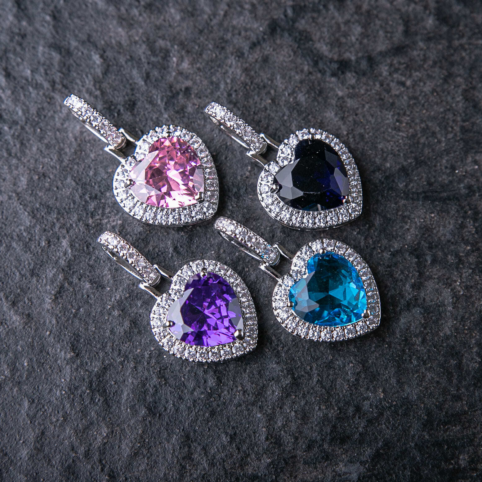 滿鑲愛心寶石墜飾