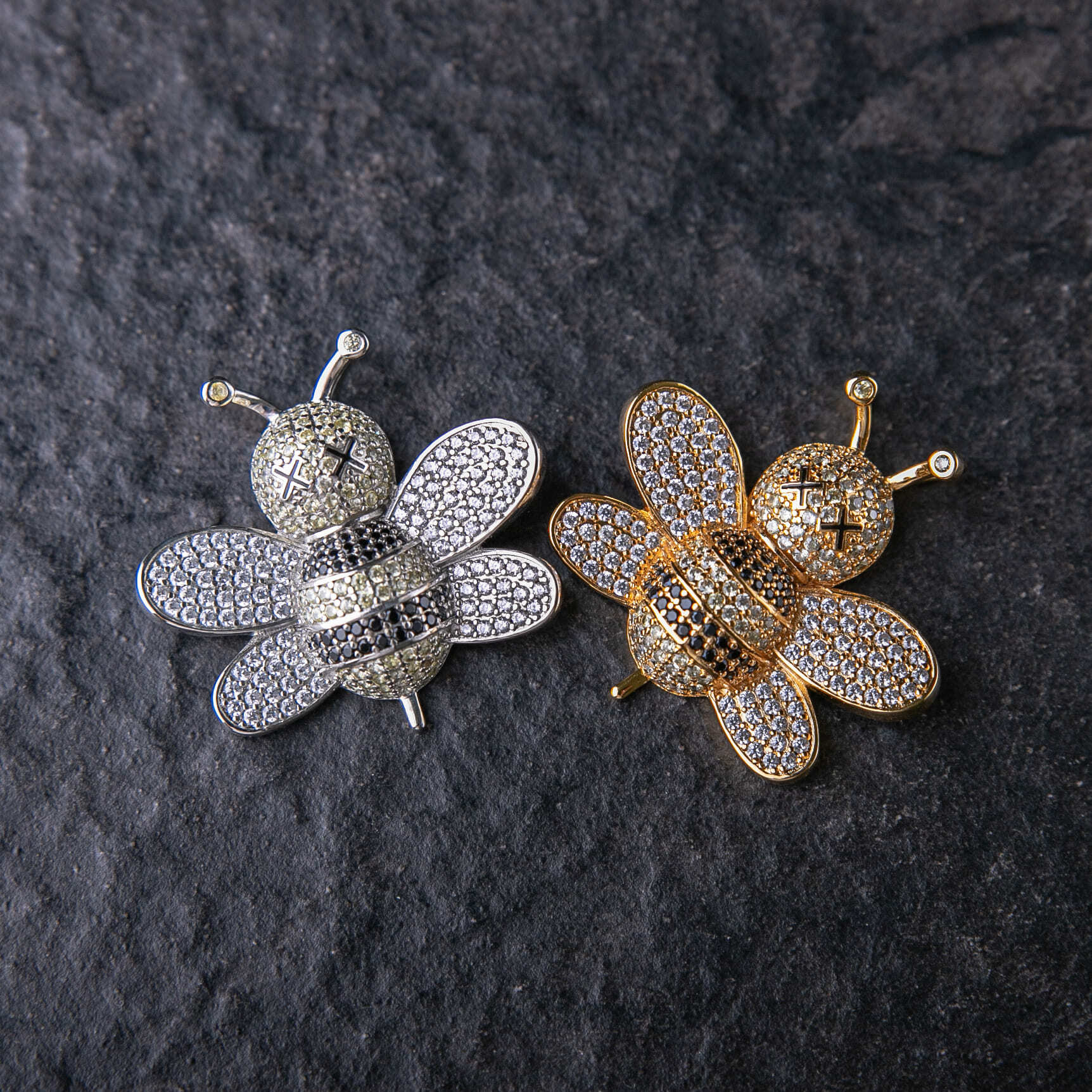 翻玩滿鑲蜜蜂墜飾