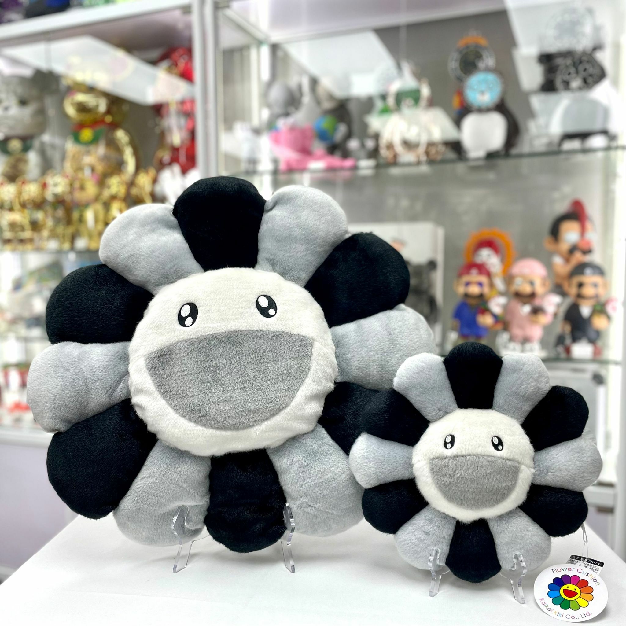 30cm / 60cm Flower Cushion (Black & Grey & White)