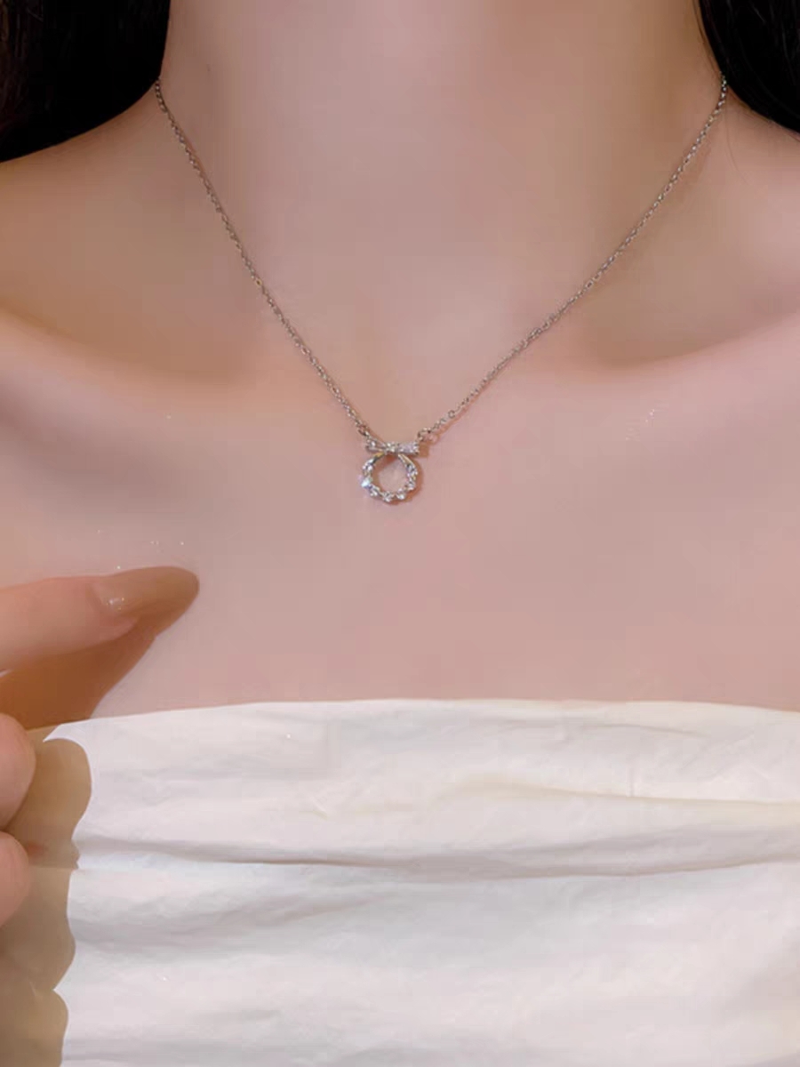 Bow Circle Necklace