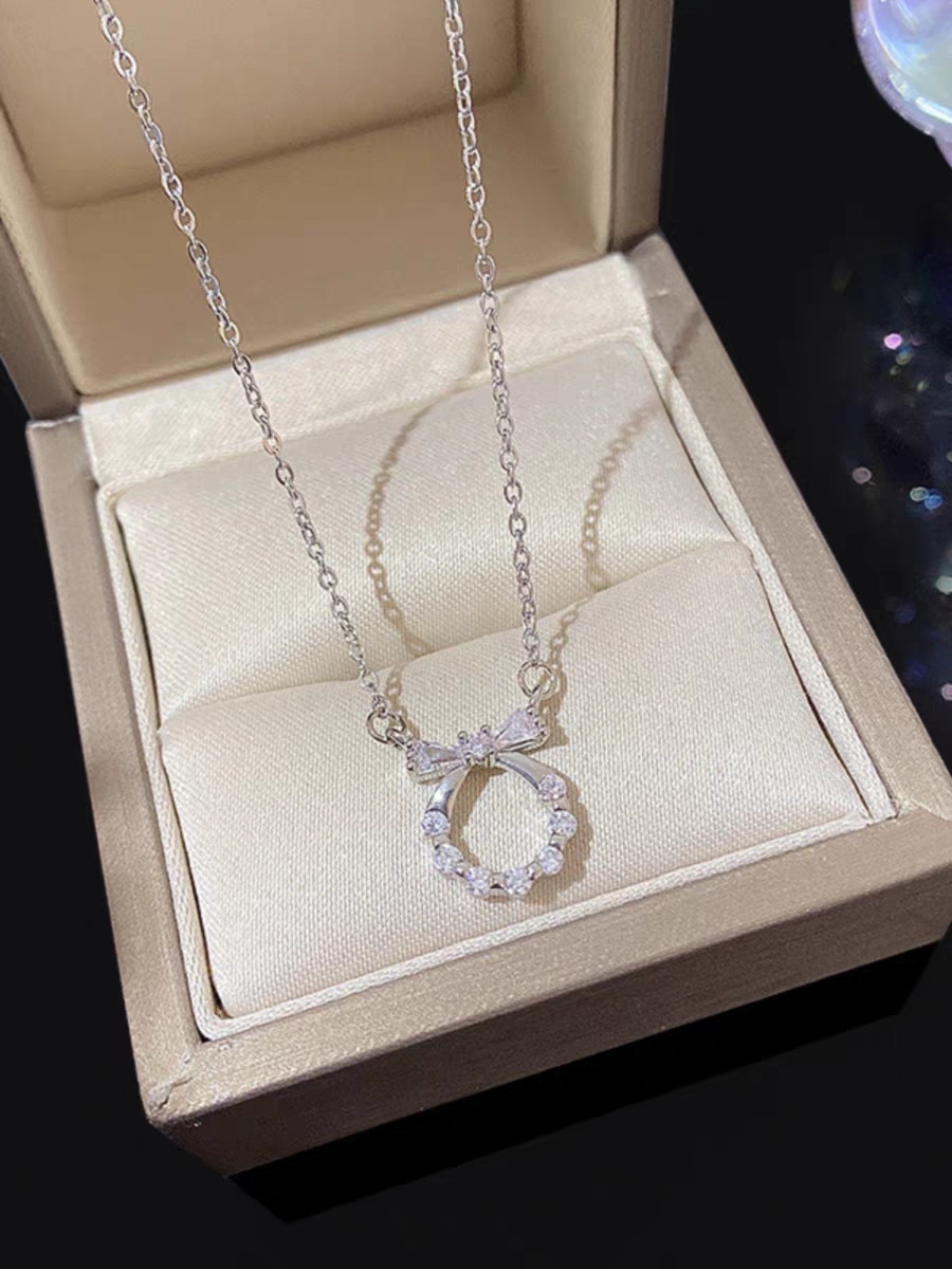 Bow Circle Necklace