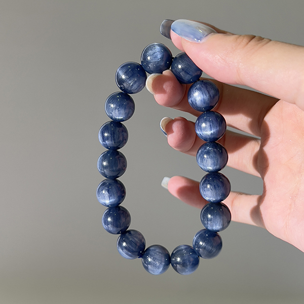 淨化神器藍晶石：五大藍晶石功效、配戴方法和使用禁忌
