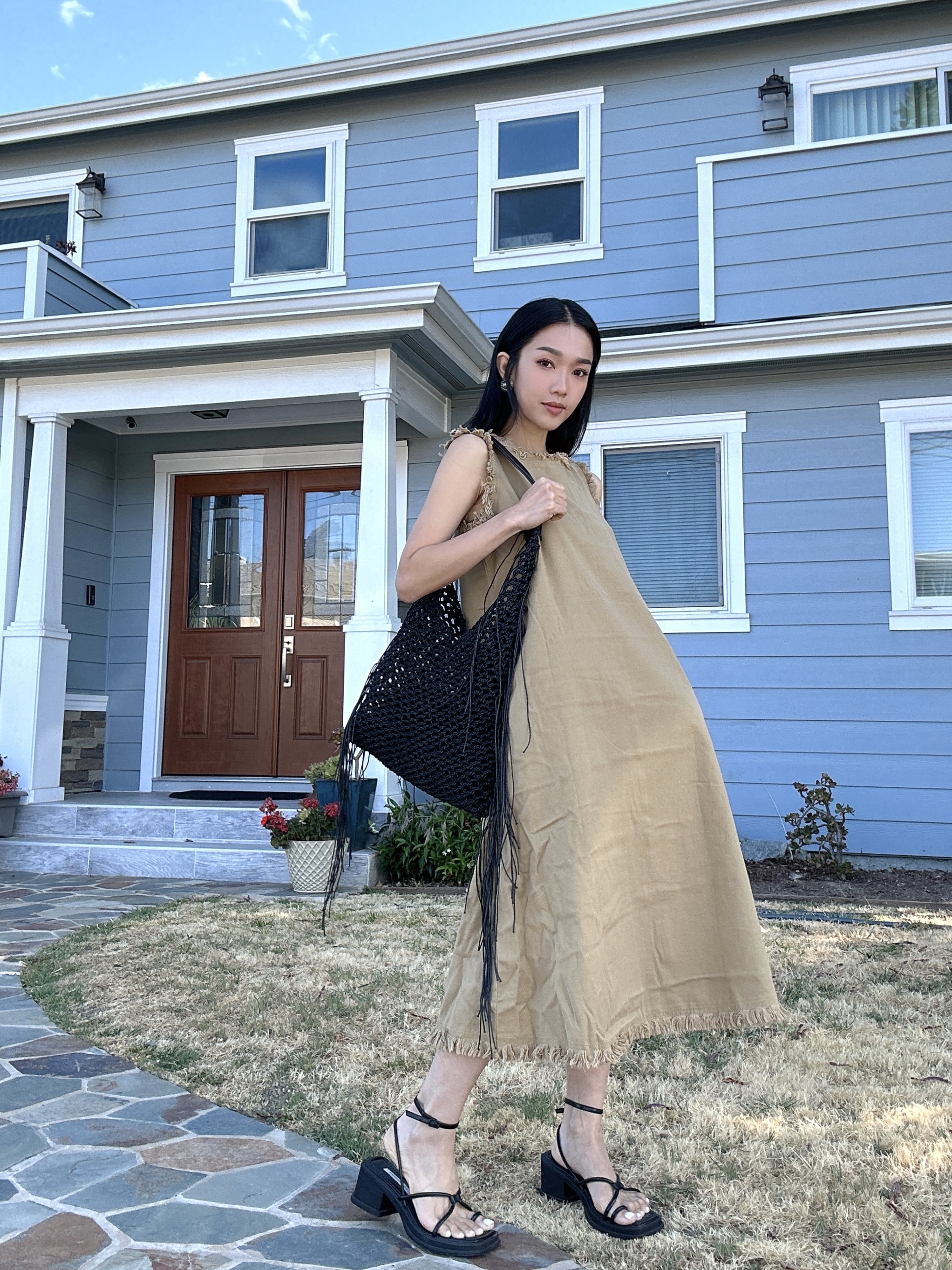 扯布披邊背心連身長裙（現貨款式）