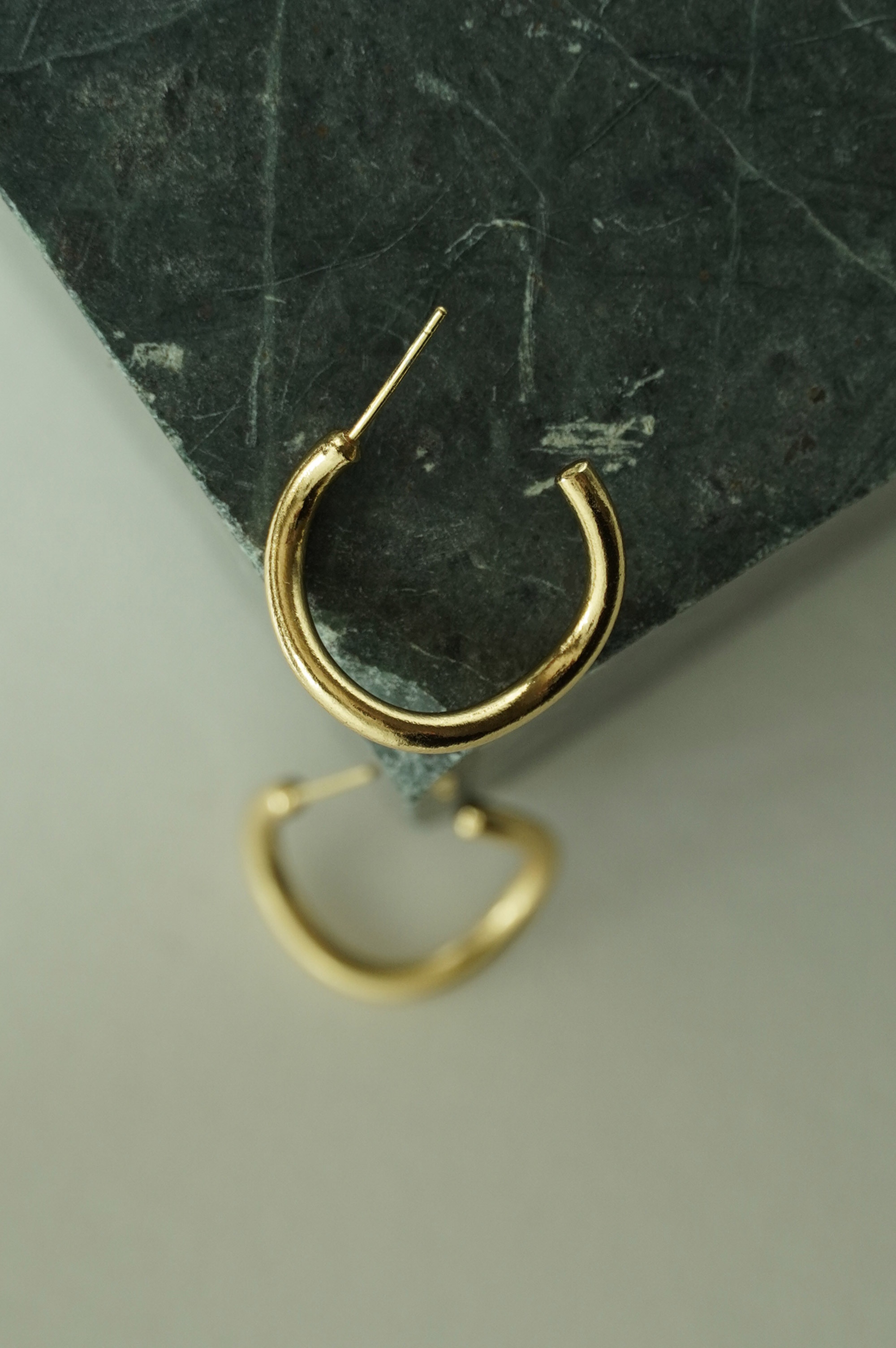 山海耳環｜2.5mm｜18K