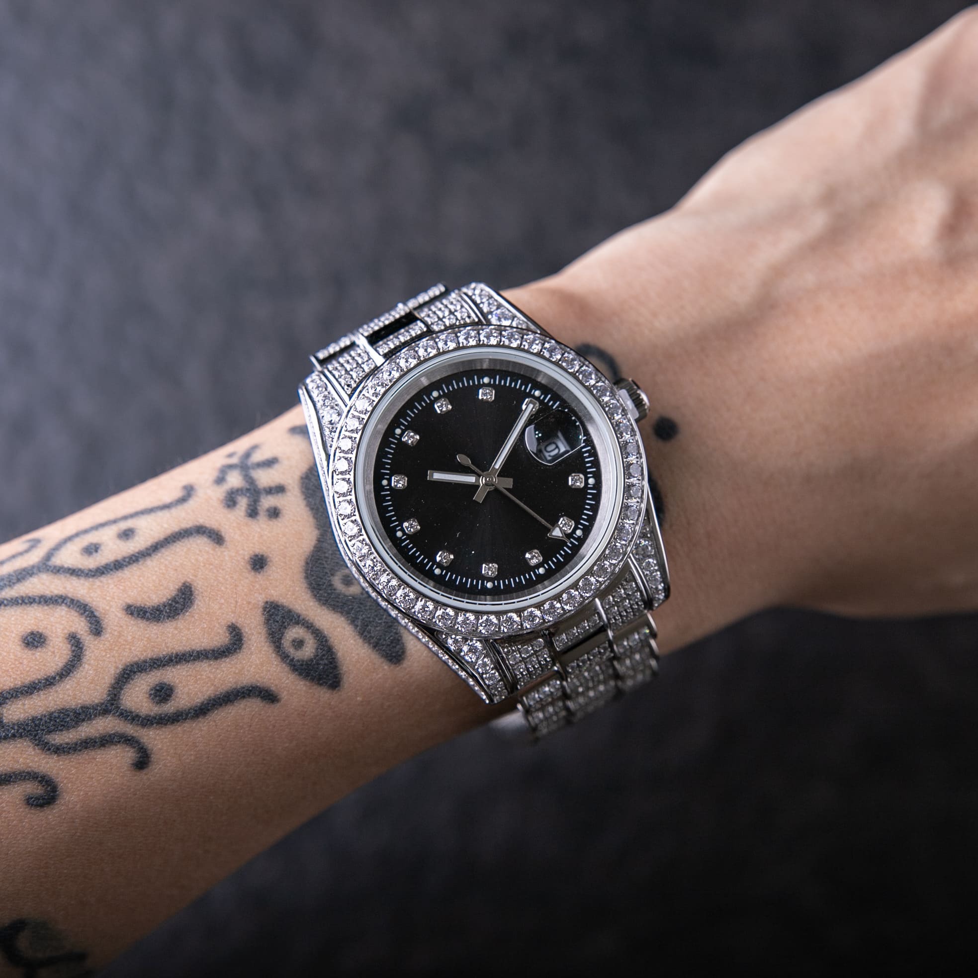 滿鑲無限阿爾法手錶