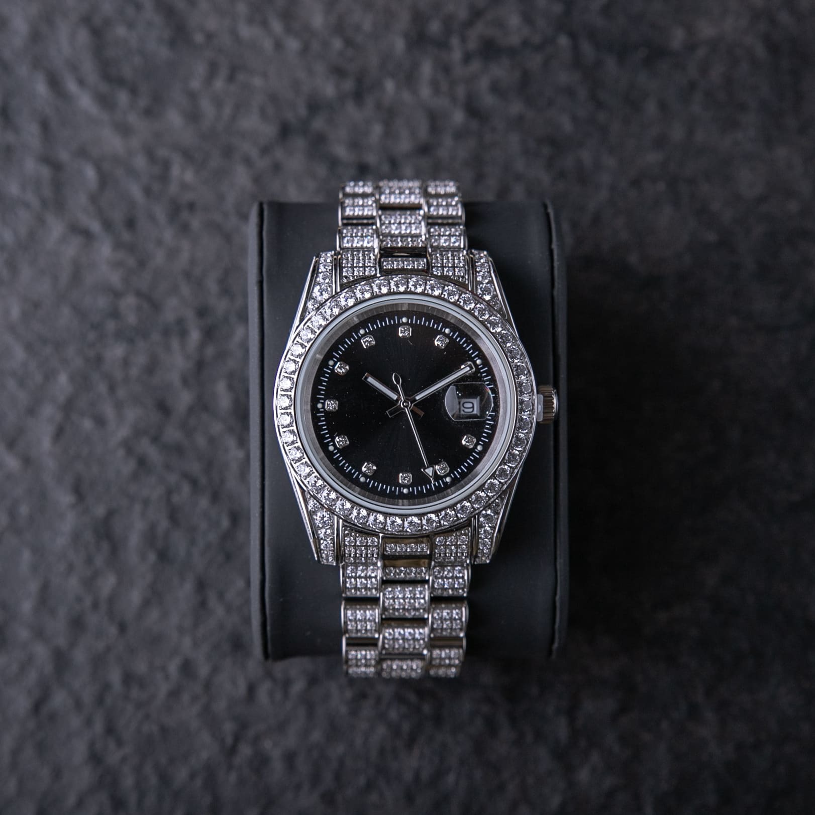 滿鑲無限阿爾法手錶