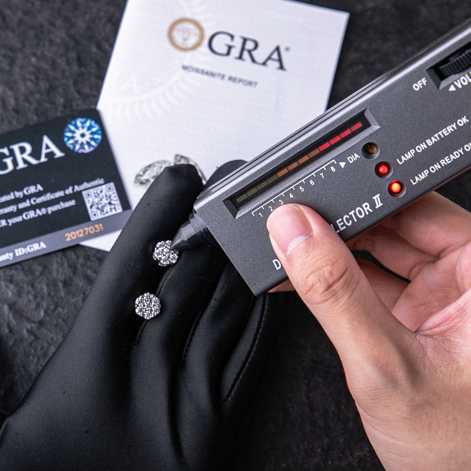 925純銀莫桑石滿鑲花型耳釘