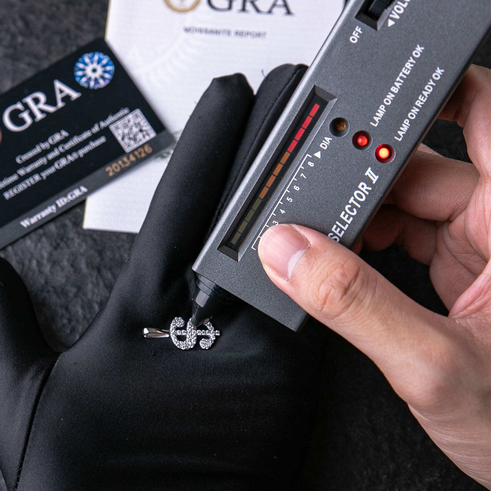 925純銀莫桑石迷你錢幣符號墜飾