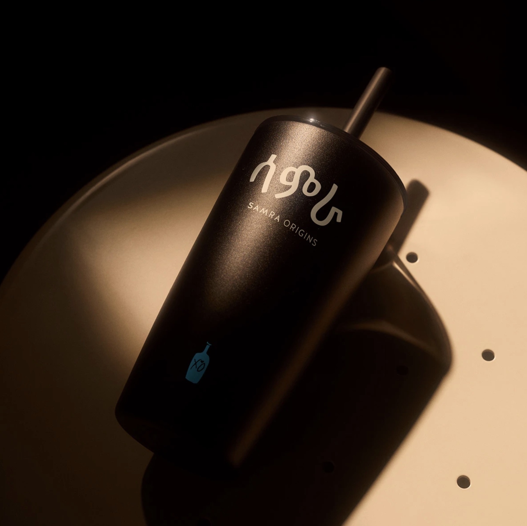 Blue Bottl藍瓶咖啡與歌手The Weeknd聯名推出的Samra Origins黑色保溫杯