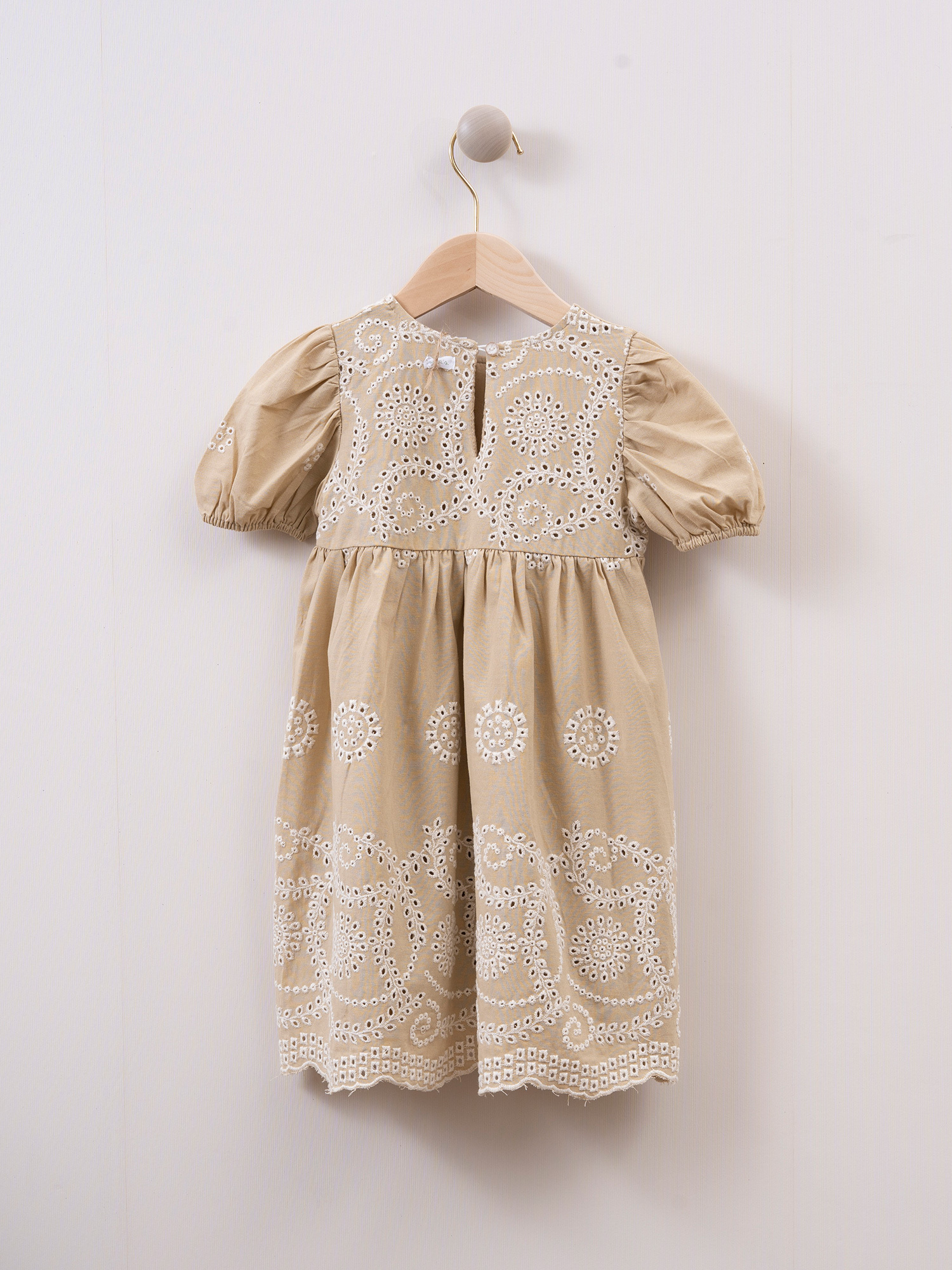 mila's 刺繡公主袖連身裙