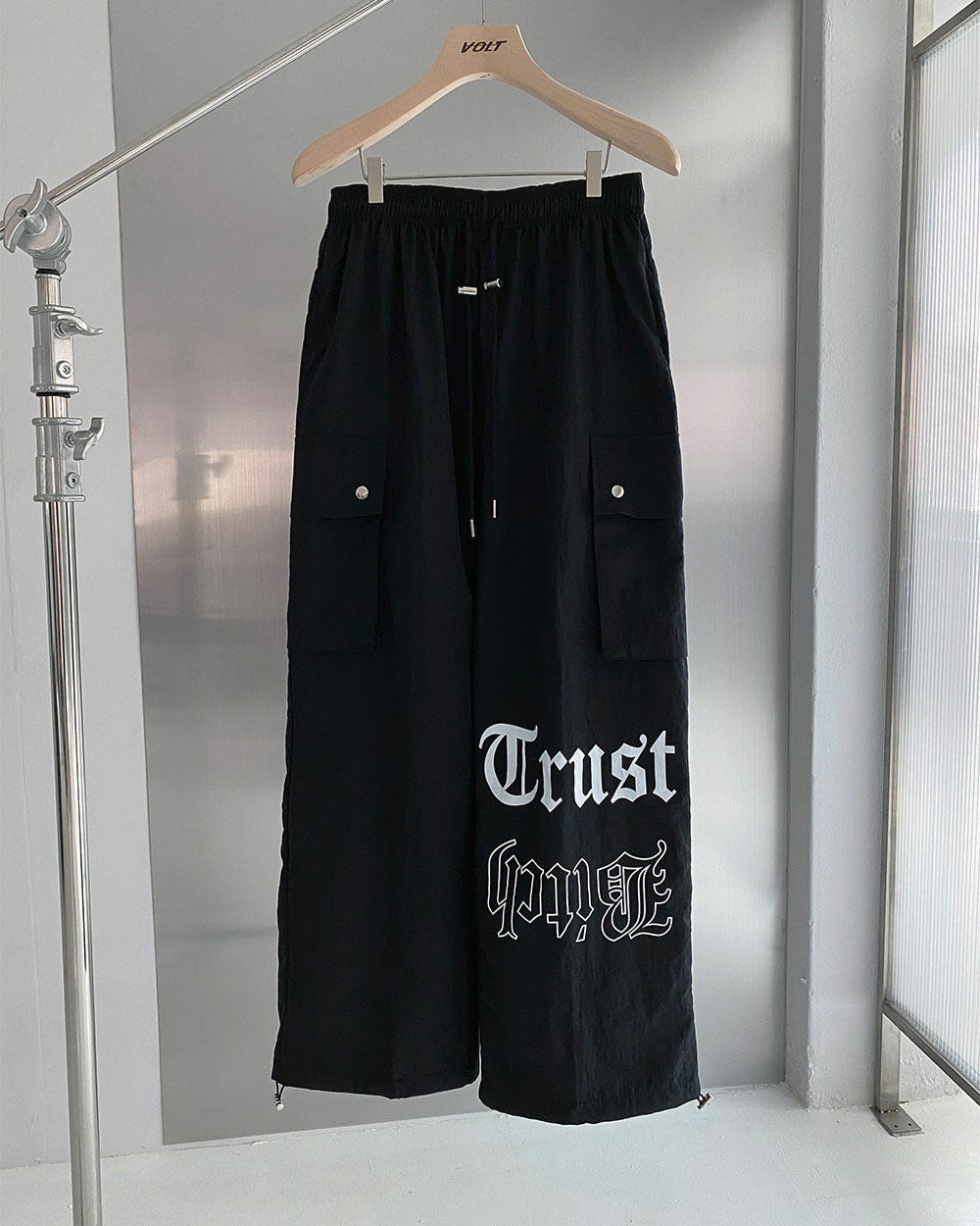 英文字可束腳工裝鬆身褲 VOLT-016P