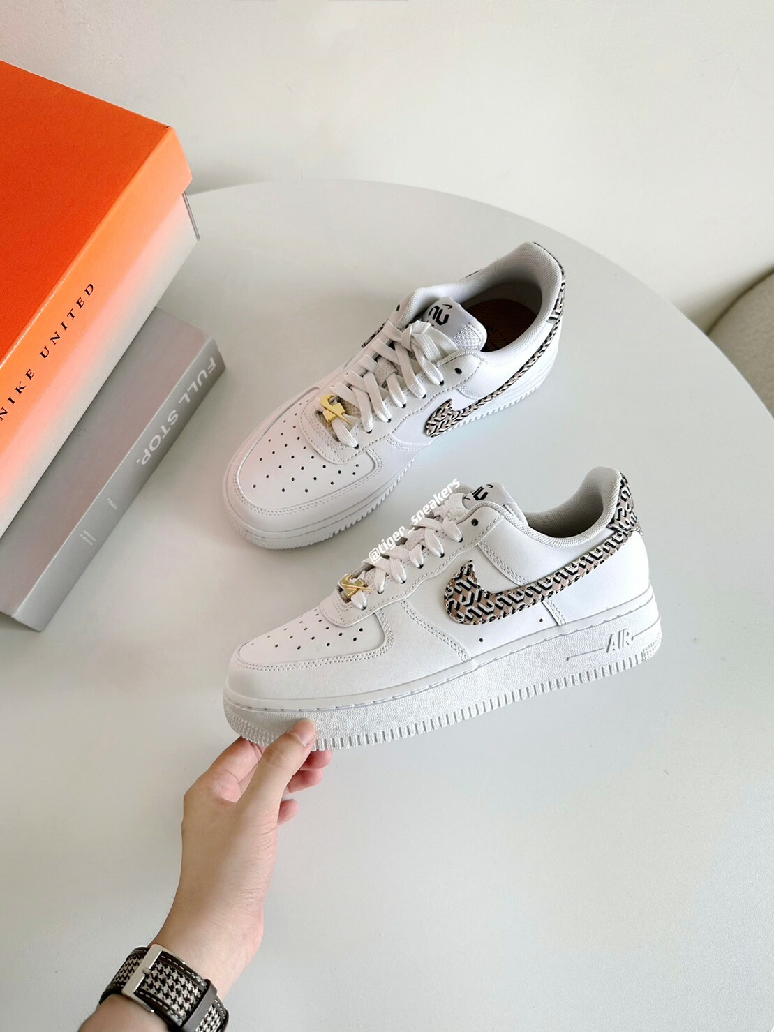 NIKE AIR FORCE 1 LX 金牌鞋扣女款DZ2709-100