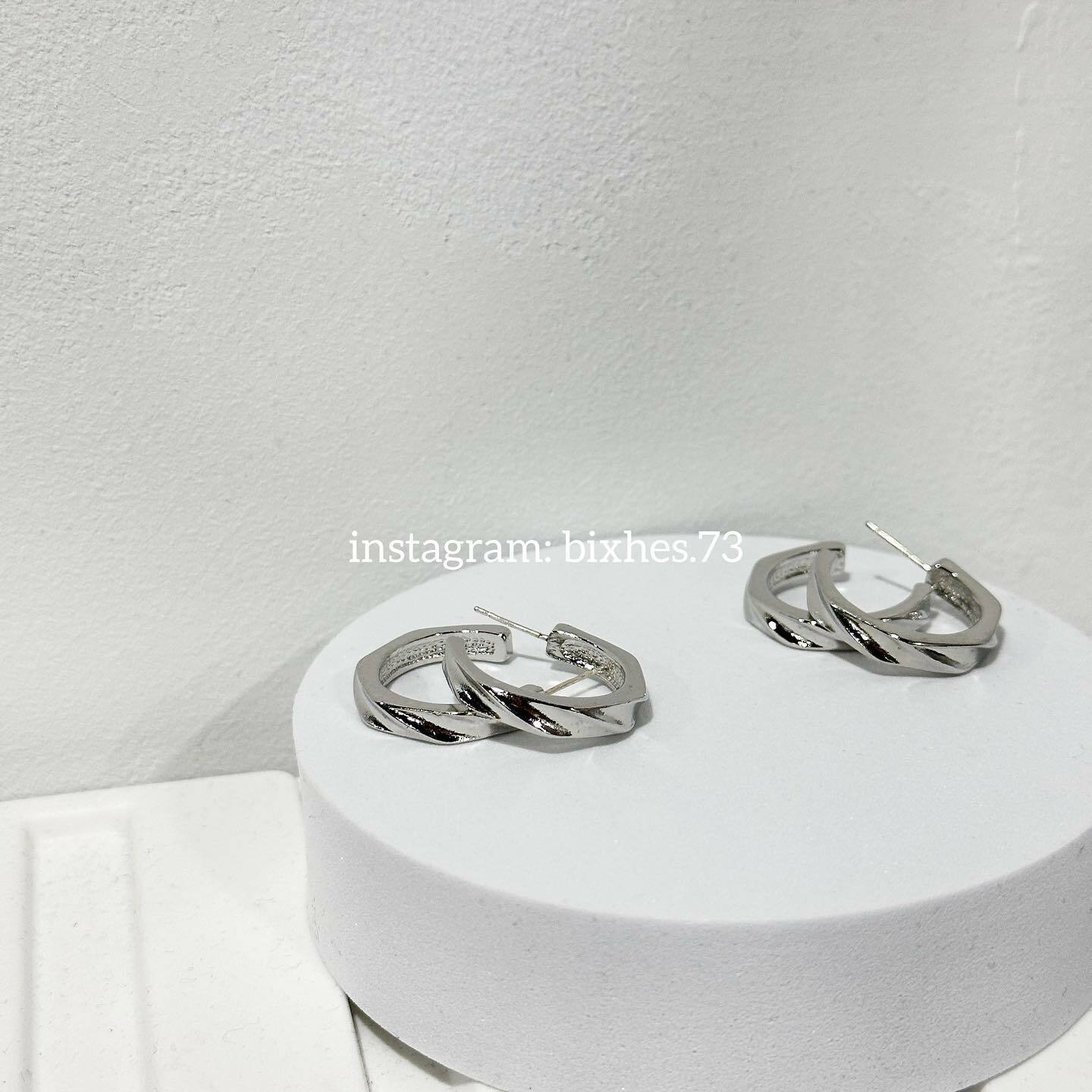 金屬皺摺C型耳環(K00023)