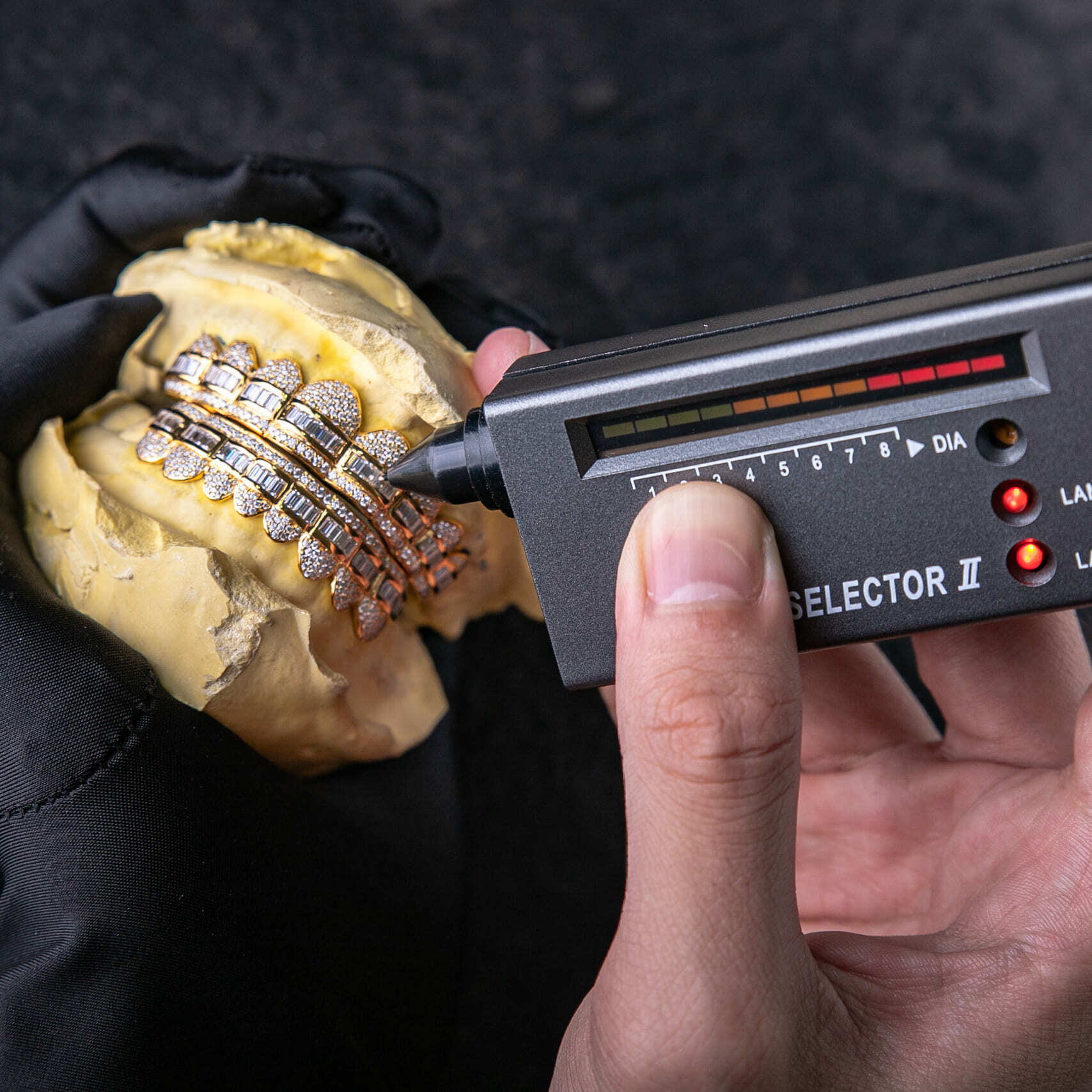 珠寶訂製T方混鑲莫桑石牙套