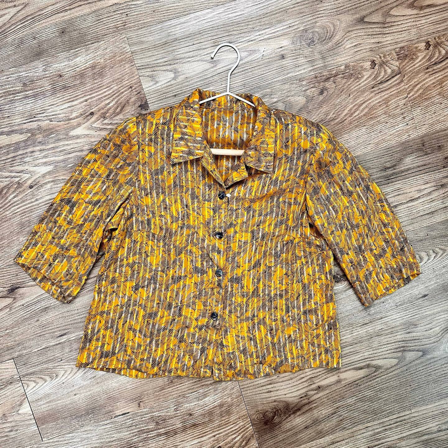 橙色直紋印花圖案上衣