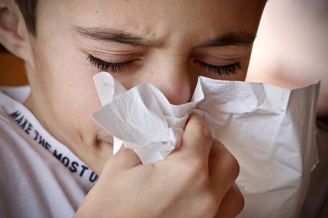 鼻子過敏導致鼻子癢的小孩