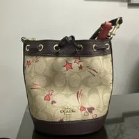 [S] COACH CK524 HRT STRP MIN DMP BB,IM/LIGHT KHAKI MULTI, 195031947582 (SCO389)