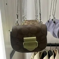 [S] COACH CJ689 SIGNATURE TH MRGNCC CHN,SV/KHAKI/PALE LIME, 195031949272 (SCO305)