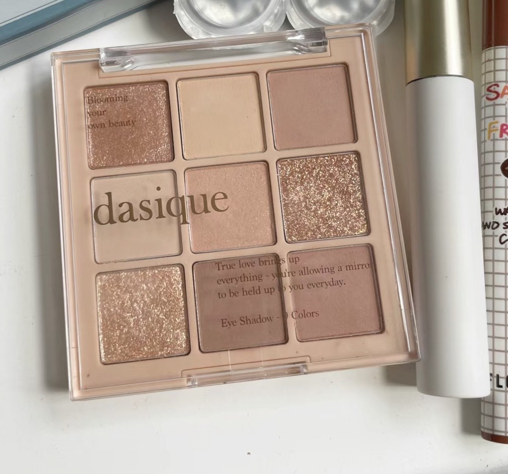 📦預購 Dasique-九宮格眼影盤 #03燕麥奶茶
