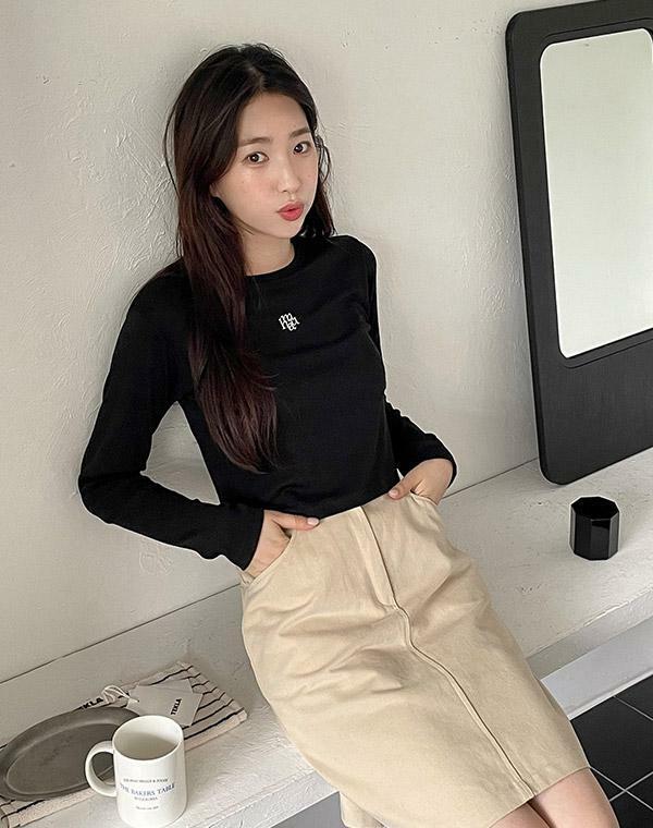 MUAHMUAH - SIGNATURE HALF CROP TSHIRT (2 COLORS)