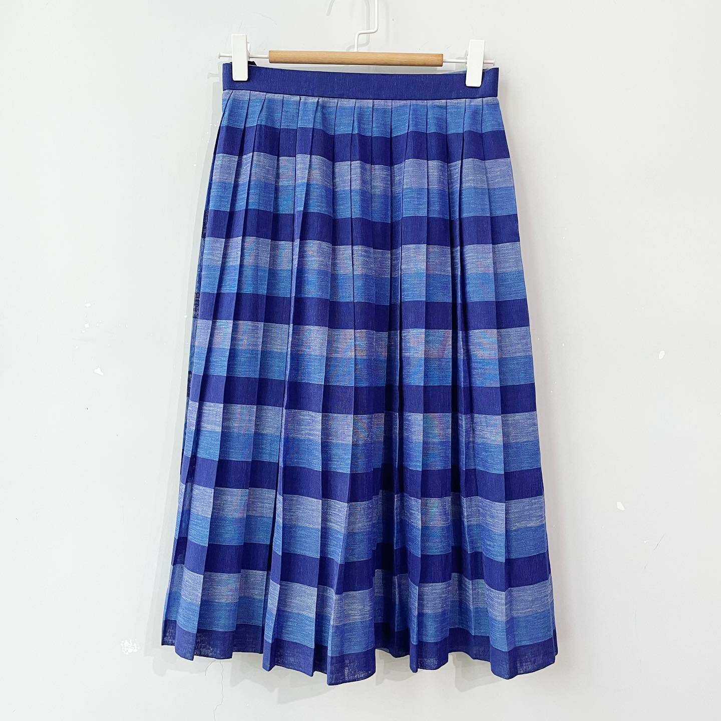 深淺藍色格仔百摺裙